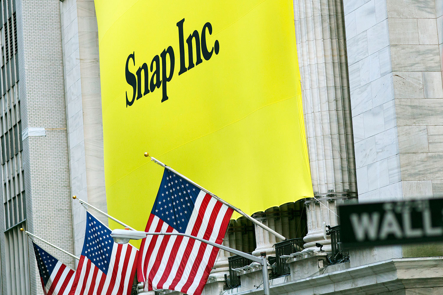 Snap Inc. разместила акции на Нью-Йоркской фондовой бирже по $17 за бумагу, вся компания оценена в $24 млрд