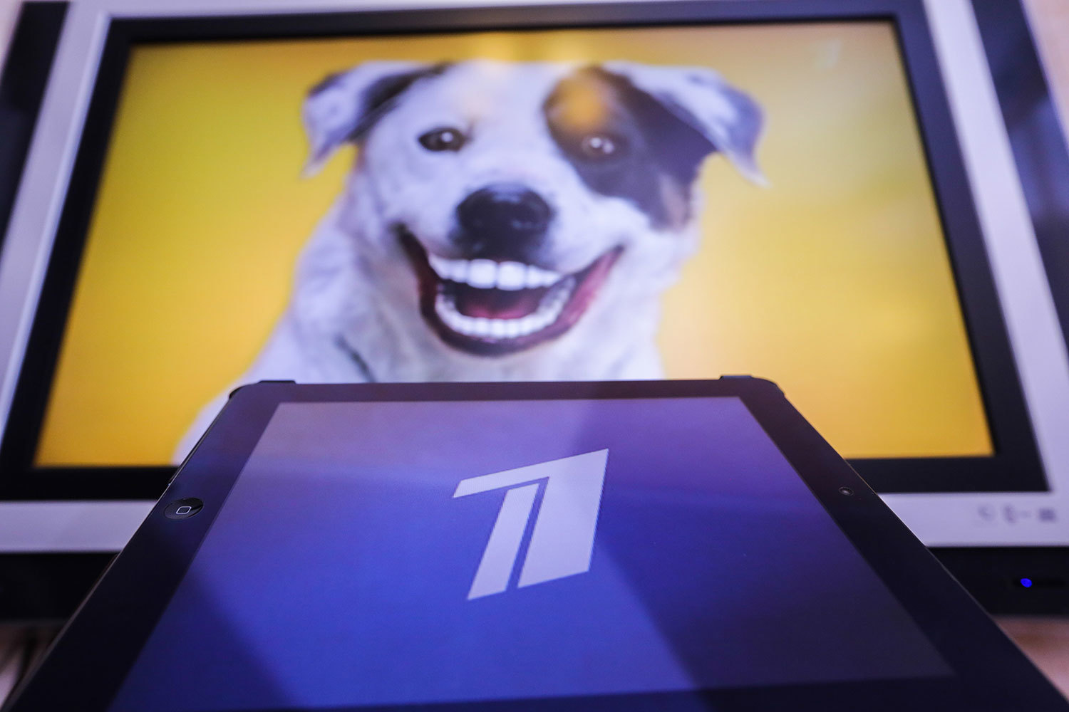 Новый закон также обязывает рекламодателей с сентября 2017 г. размещать рекламу на федеральных телеканалах только на основании данных измерителя, отобранного специальной комиссией при Роскомнадзоре