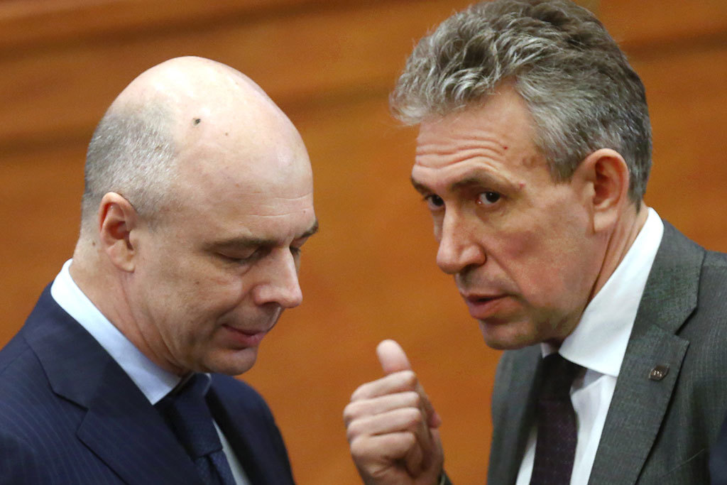 ВЭБ не должен стать кэптивным банком правительства, считают эксперты (на фото слева – министр финансов Антон Силуанов, справа – председатель ВЭБа Сергей Горьков)