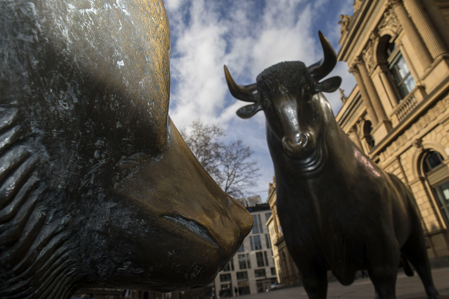 В этот раз биржи прошли дальше всего по пути слияния