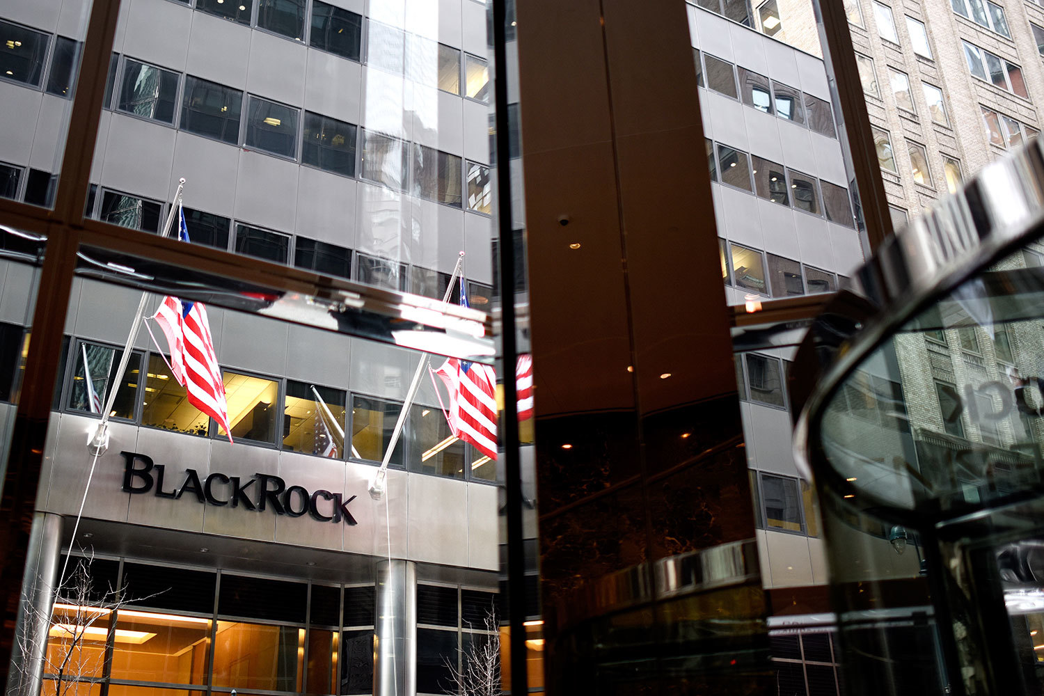 BlackRock уволит или переведет на другие должности 40 сотрудников фондов с активным управлением