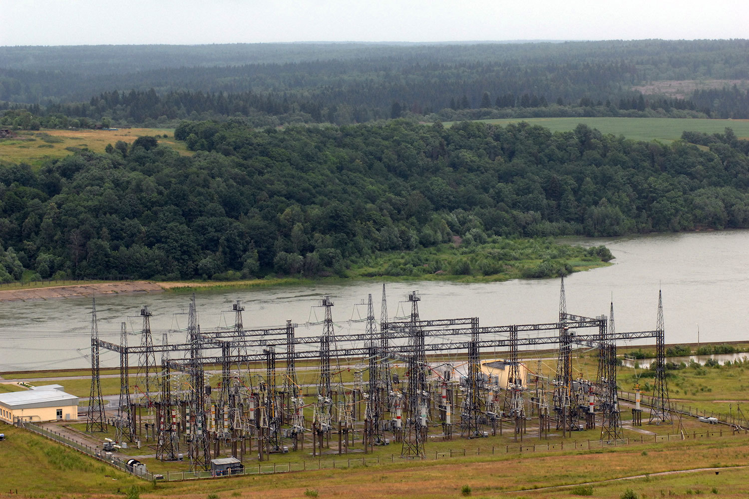 Ввод станции в эксплуатацию планировался к 2014 г., но в сентябре 2013 г. в результате размыва грунта произошли осадка здания станции, затопление машинного зала и пристанционной площадки