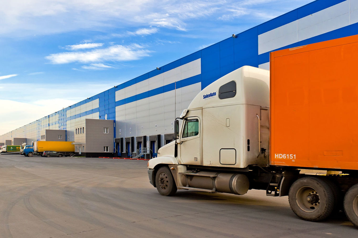 Арендатор «PNK Толмачево» в Новосибирске – местная сеть супермаркетов «Холлидей классик»