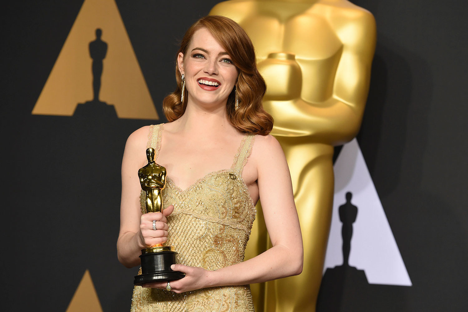 Обладательница «Оскара» Эмма Стоун в серьгах из коллекции The Art of the Wild