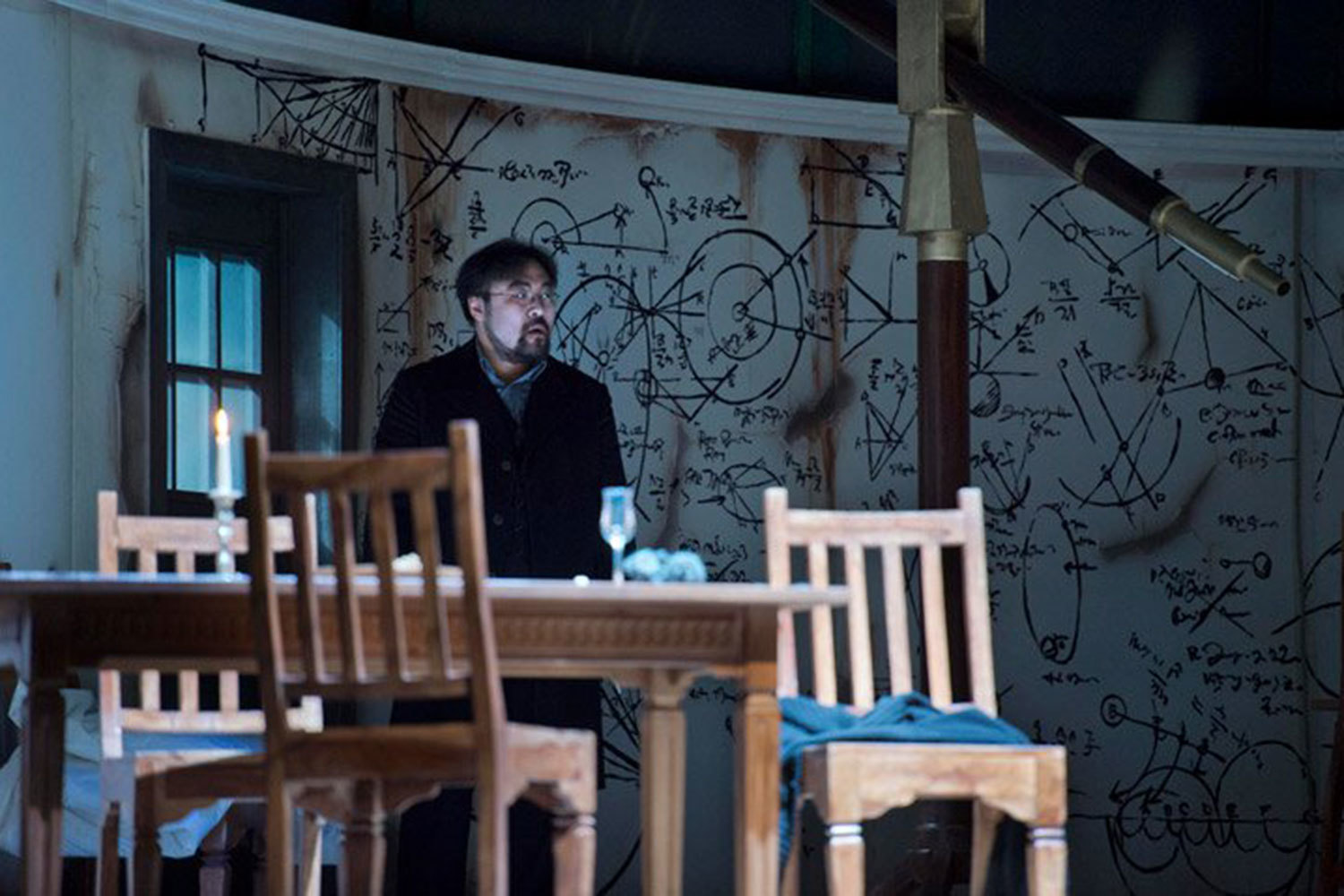 Сехо Чанг играет великого ученого в пору зрелости Thilo Beu