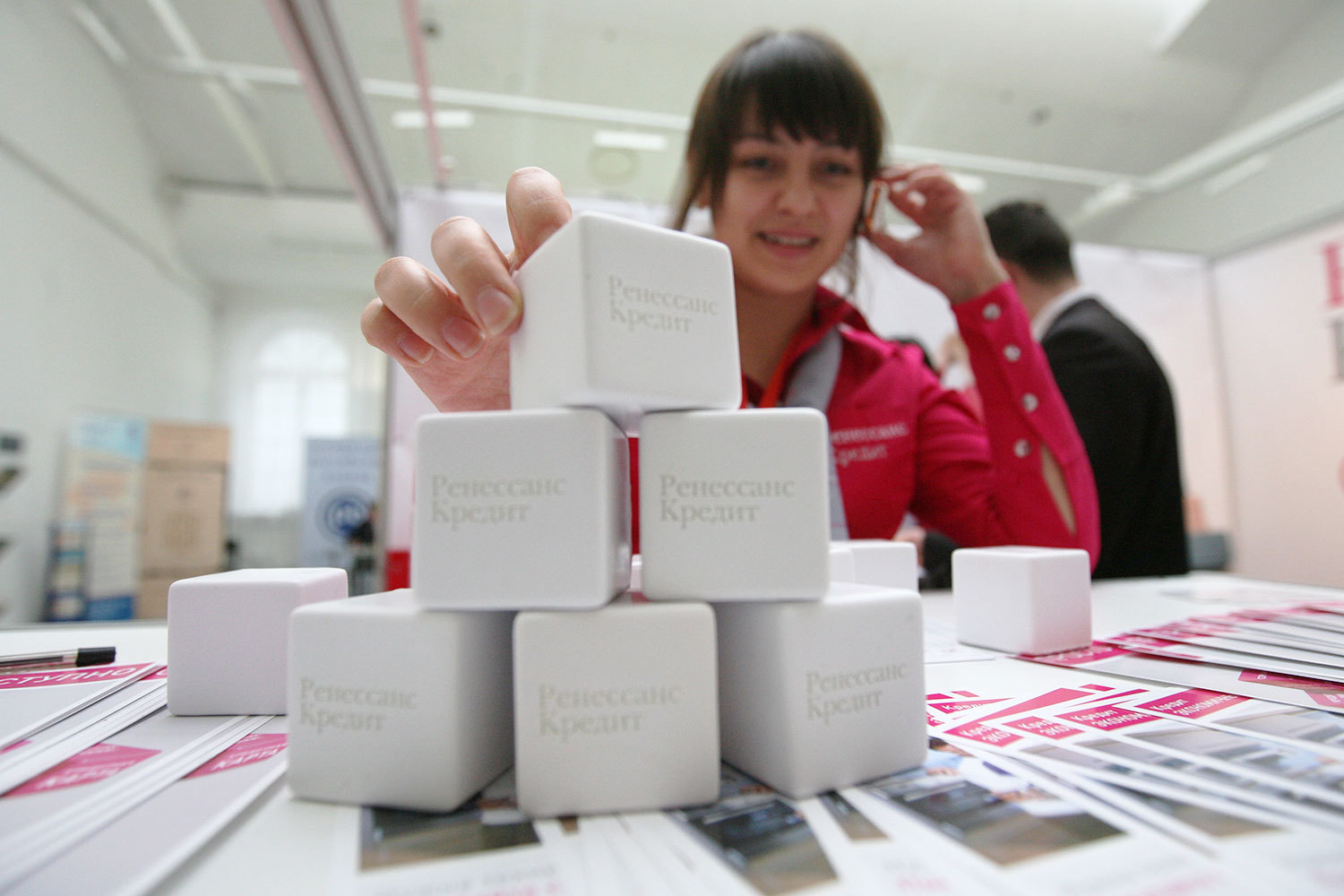 «Онэксим» уже несколько лет ищет покупателя на «Ренессанс кредит»