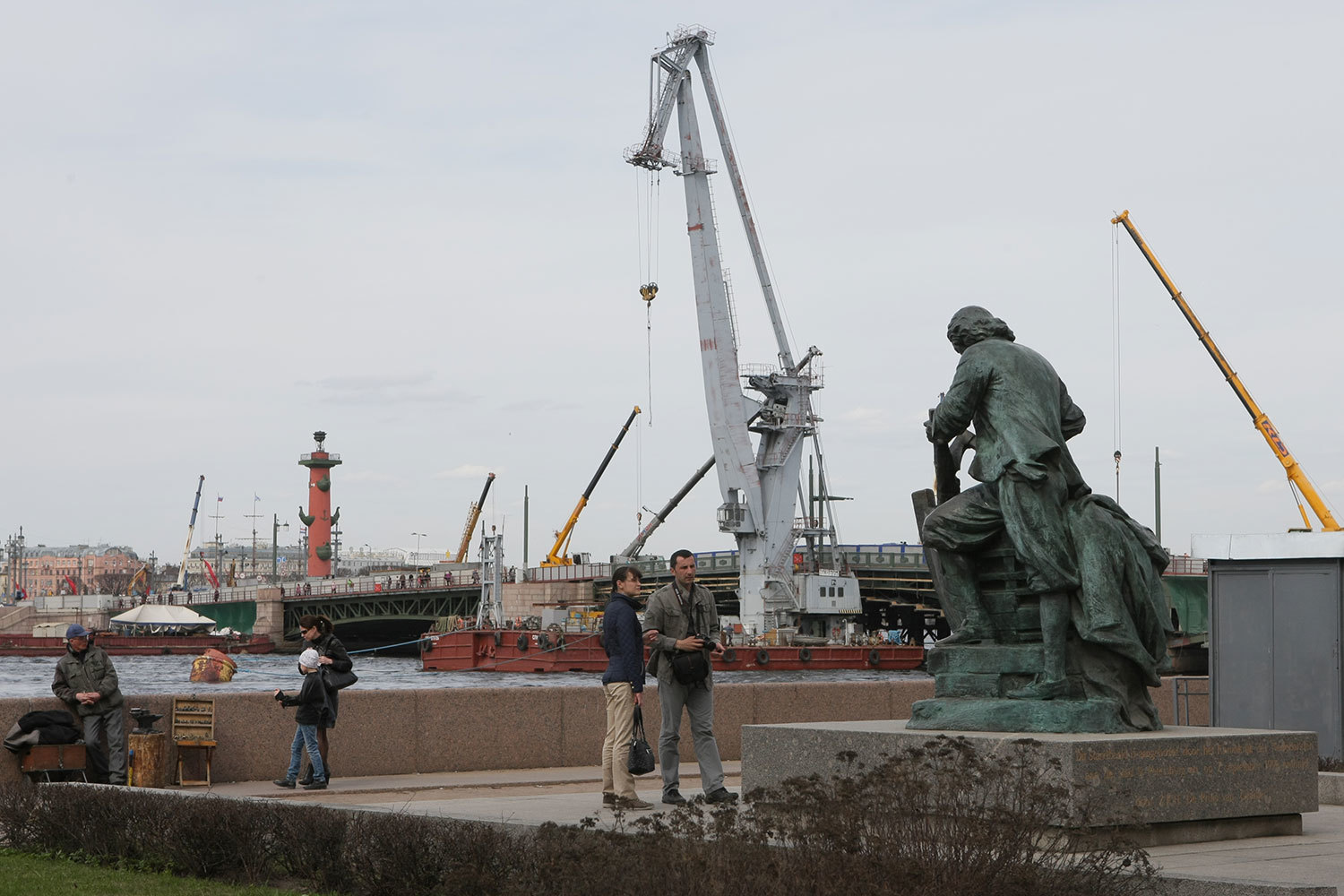 Ряд предприятий, расположенных на Васильевском острове, ничего не производят, называясь при этом зоной промышленного назначения
