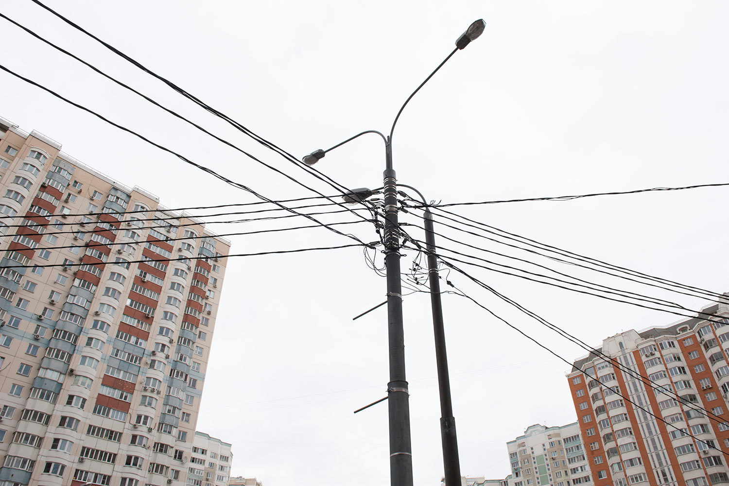 Москва кабельное. В Москве убирают провода под землю. Казань убирают провода.