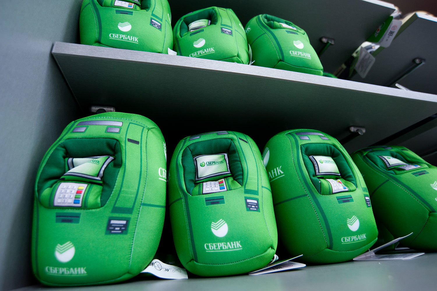 Крупнейший игрок на платежном рынке не справился с предпраздничной нагрузкой: более 40 минут не работали терминалы, банкоматы и часть карт Сбербанка