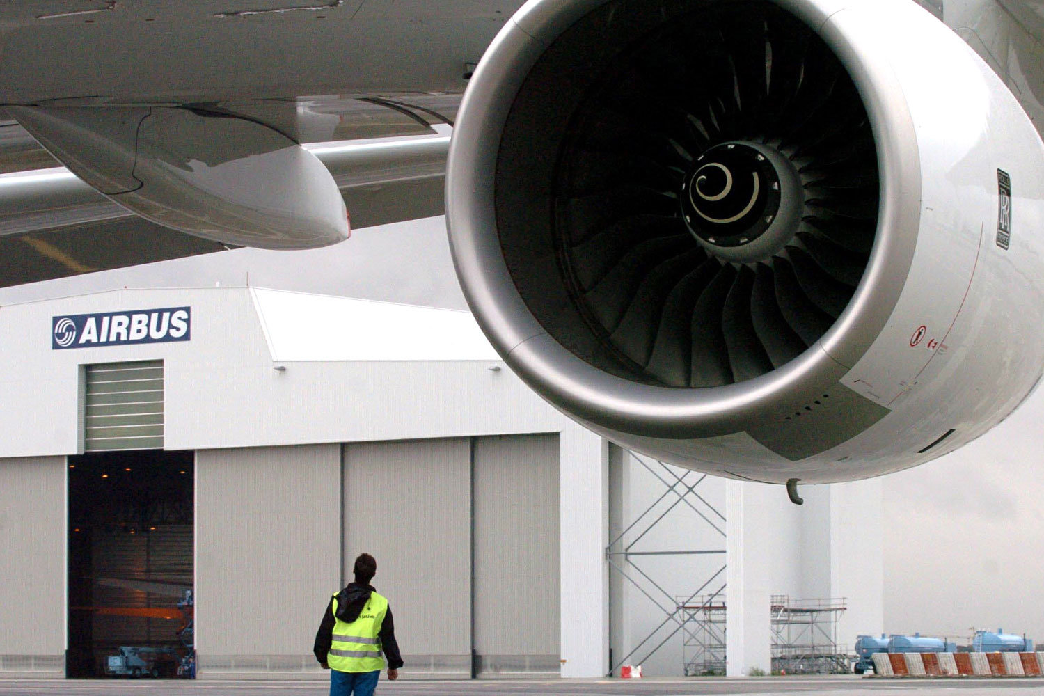 Airbus грозится перенести из Британии оба завода