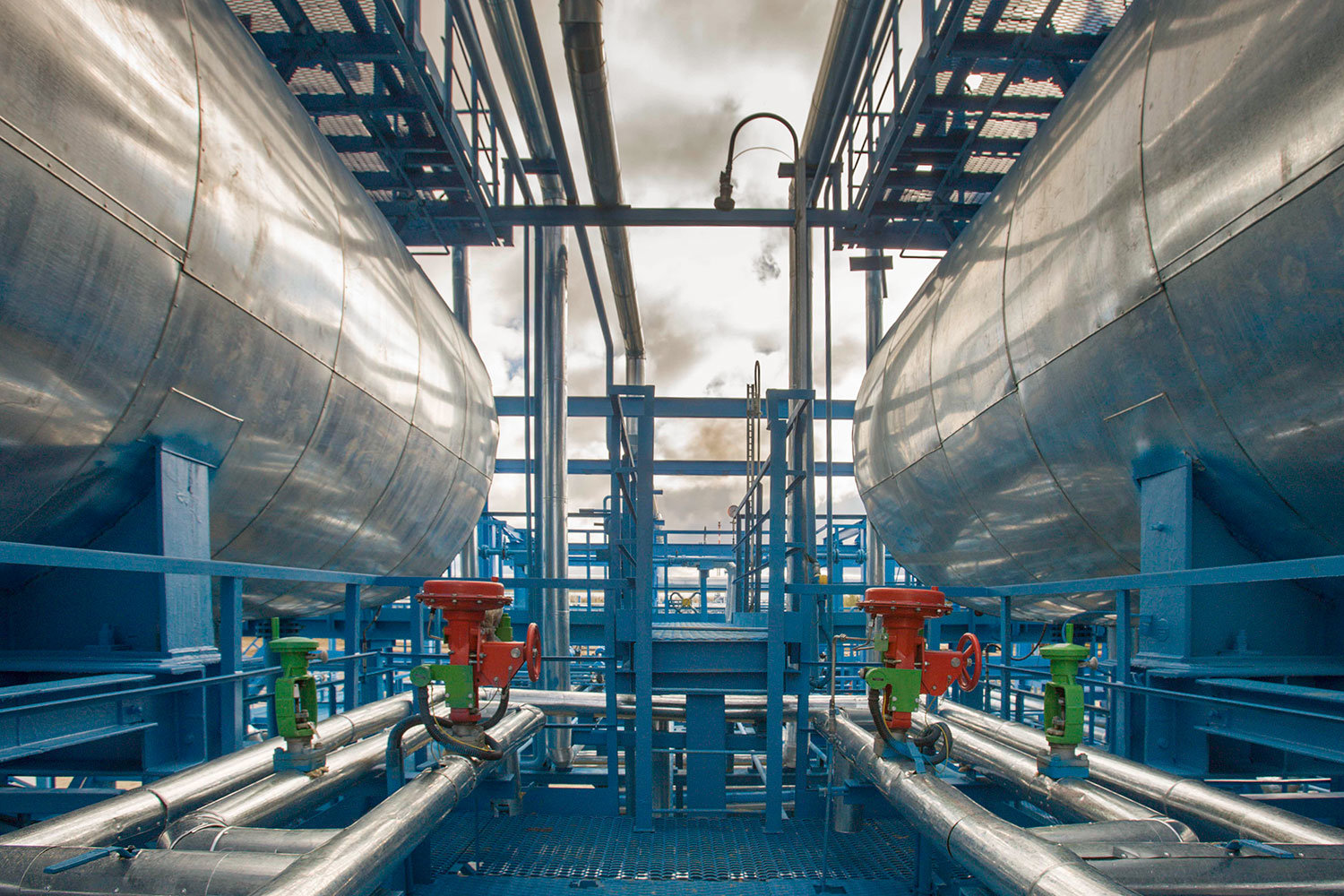 На территории Эргинского расположена часть Приобского месторождения, северный участок которого разрабатывает «Роснефть», а южный – «Газпром нефть»