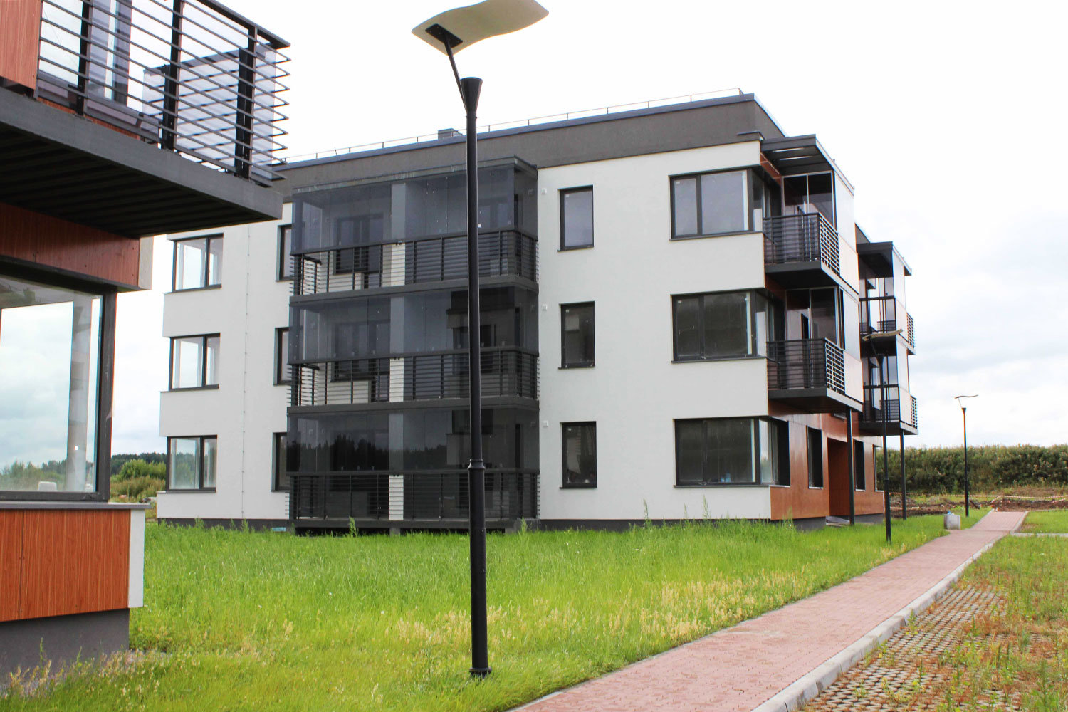 Всего не достроены 12 домов