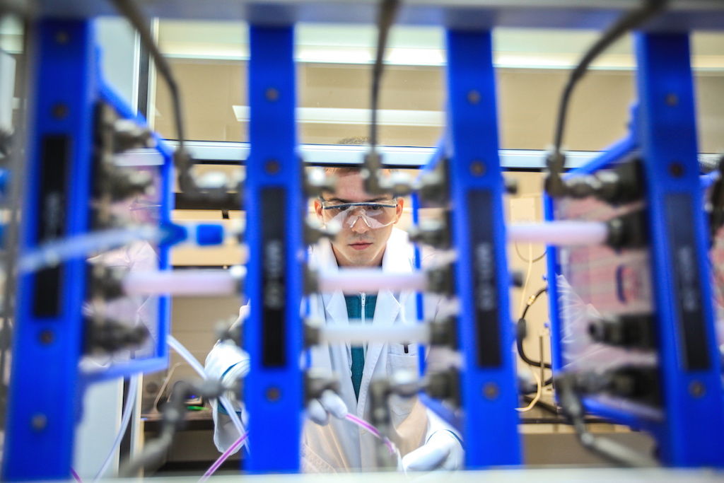 АО «Биокад» подозревается в участии в крупном картеле на торгах, рассказал представитель ФАС