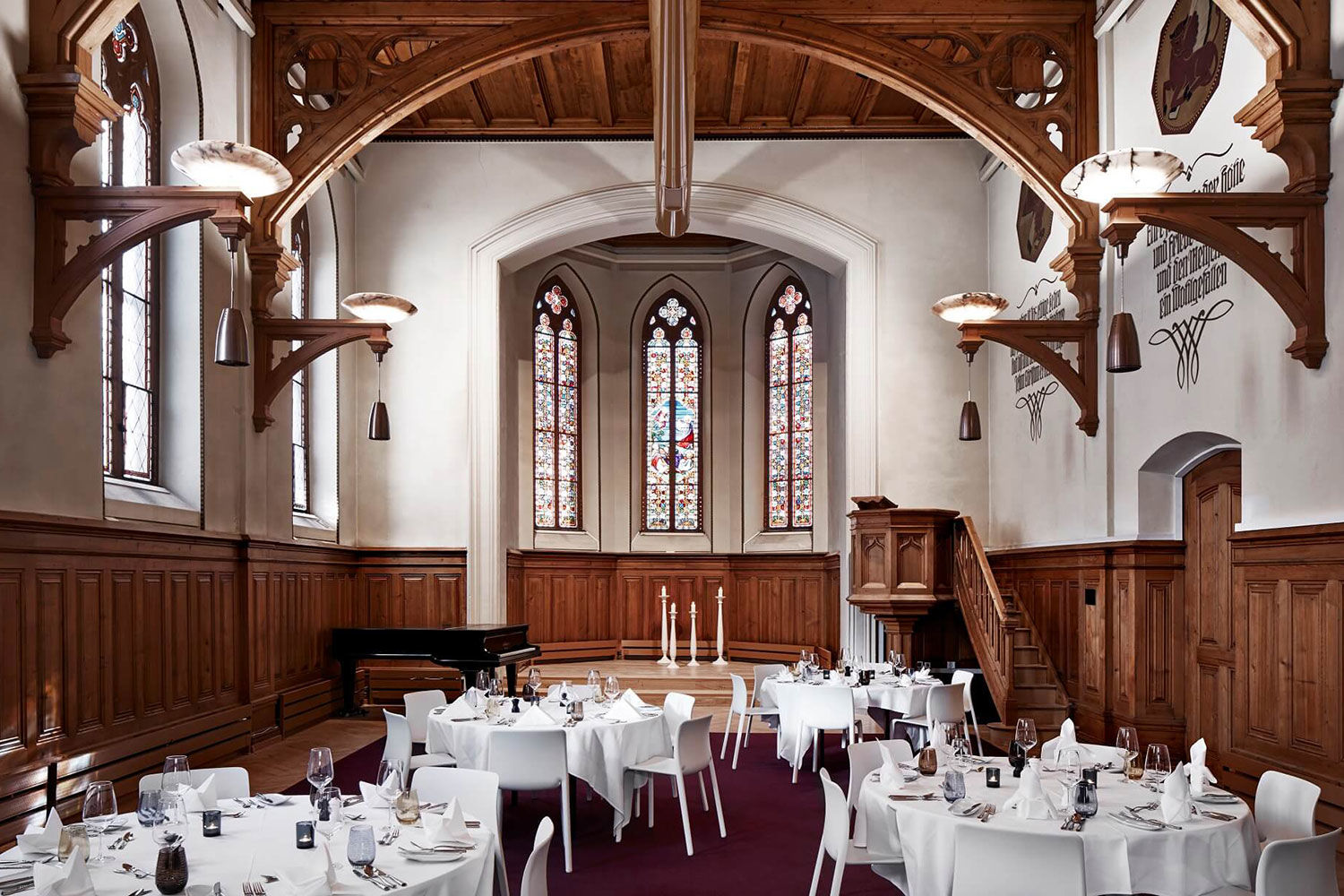 Отель расположен в старинном здании в Давосе. Здание было построено в 1882 г., в нем располагался санаторий, а затем клиника