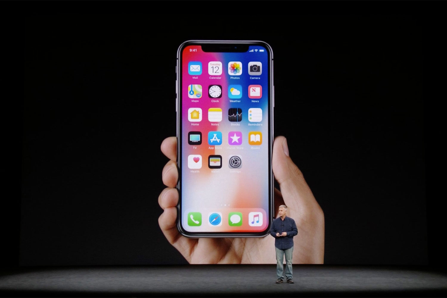 Х – первый смартфон Apple с OLED-дисплеем улучшенной контрастности и разрешения