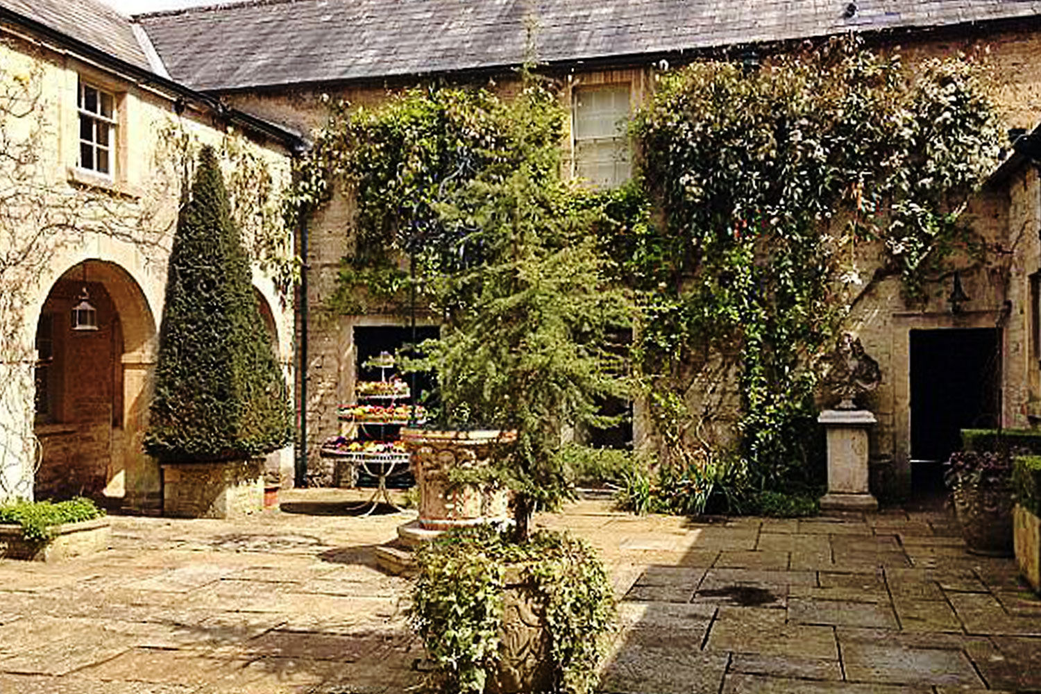 Владельцы поместья Лайгроув теперь жалеют, что слишком рано передали его своим детям