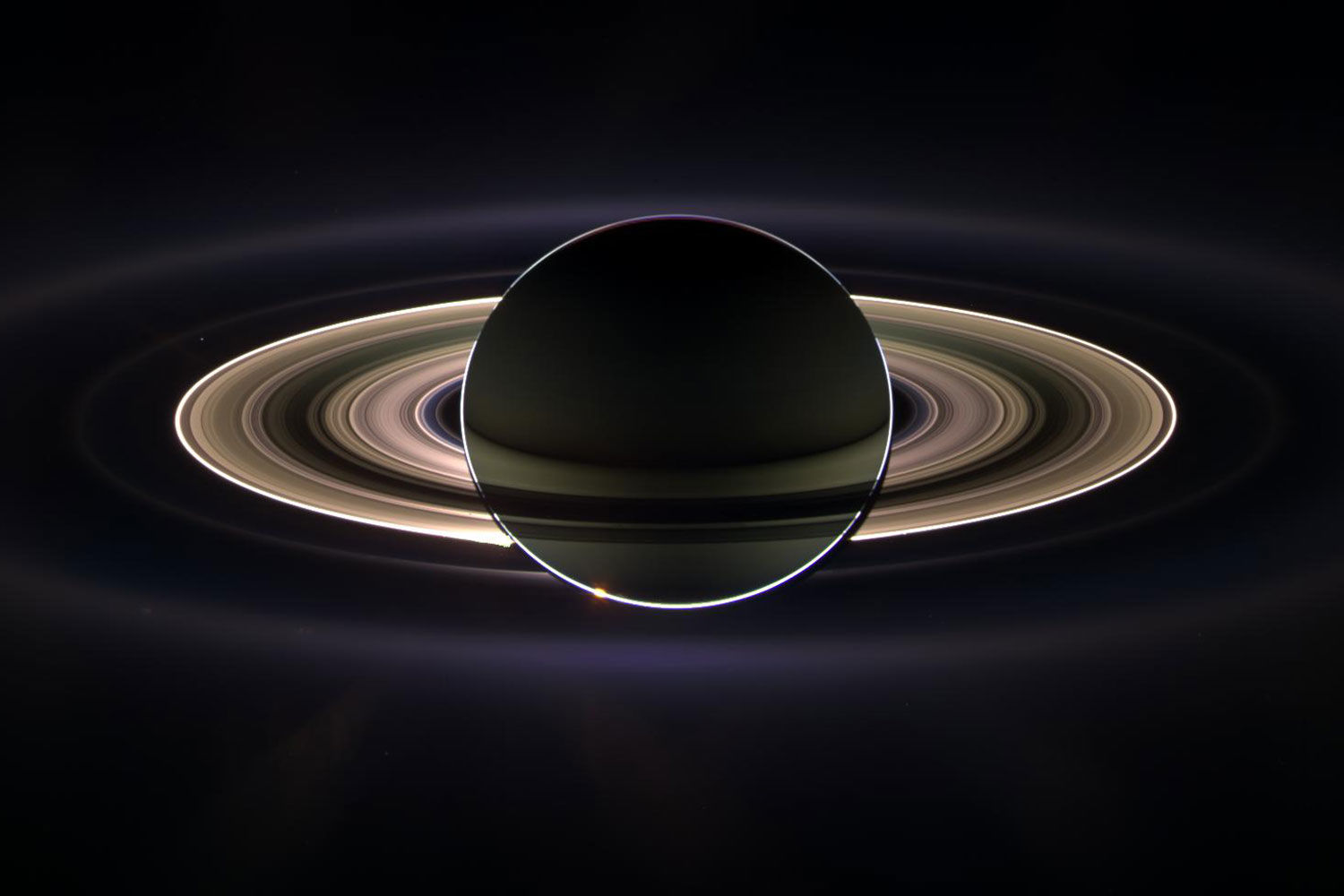 «Кассини» 20 лет передавал на Землю уникальные снимки (на фото: изображение теневой части Сатурна получено составлением 165 фотографий, сделанных зондом)