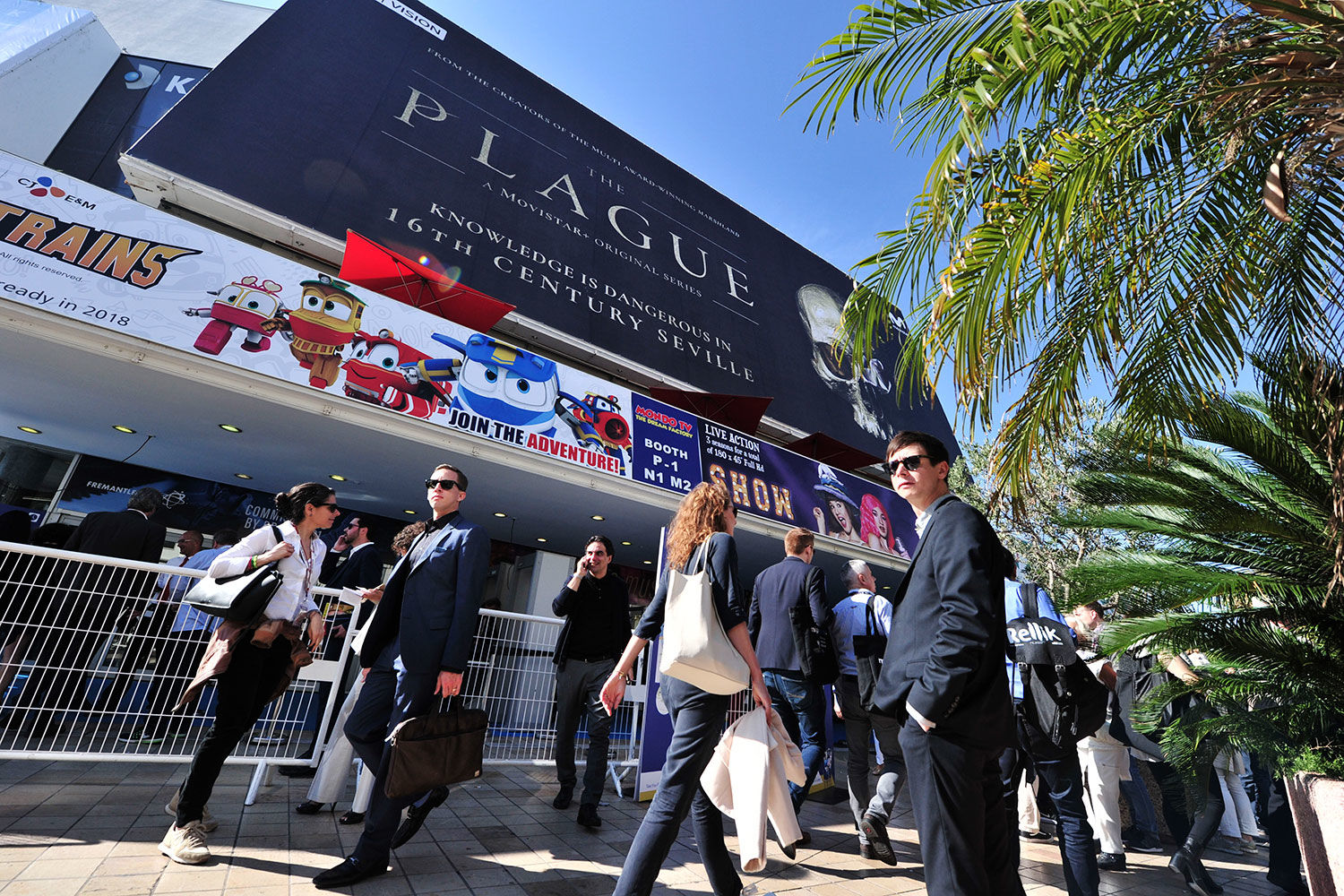 Основная тема реалити-шоу – человеческие отношения