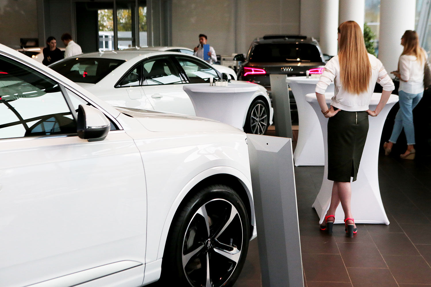 При этом рынок остался на уровне сентябрьских продаж - рост 0,2% помесячно. Это по-прежнему лучший показатель с начала кризиса