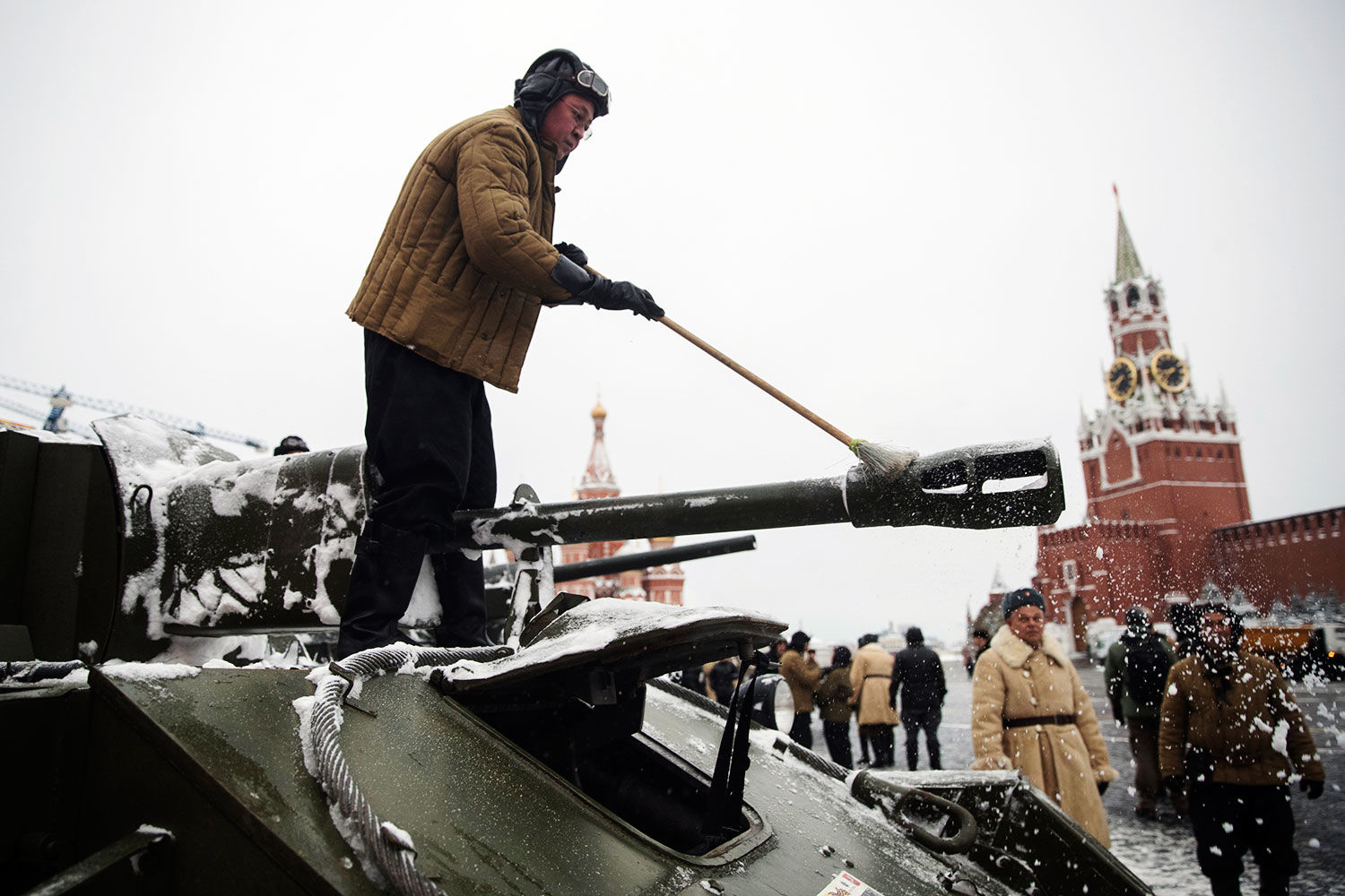 Рост военных расходов в странах НАТО до 2% ВВП вряд ли станет причиной сколь-нибудь заметного их увеличения в России, говорит чиновник Минобороны