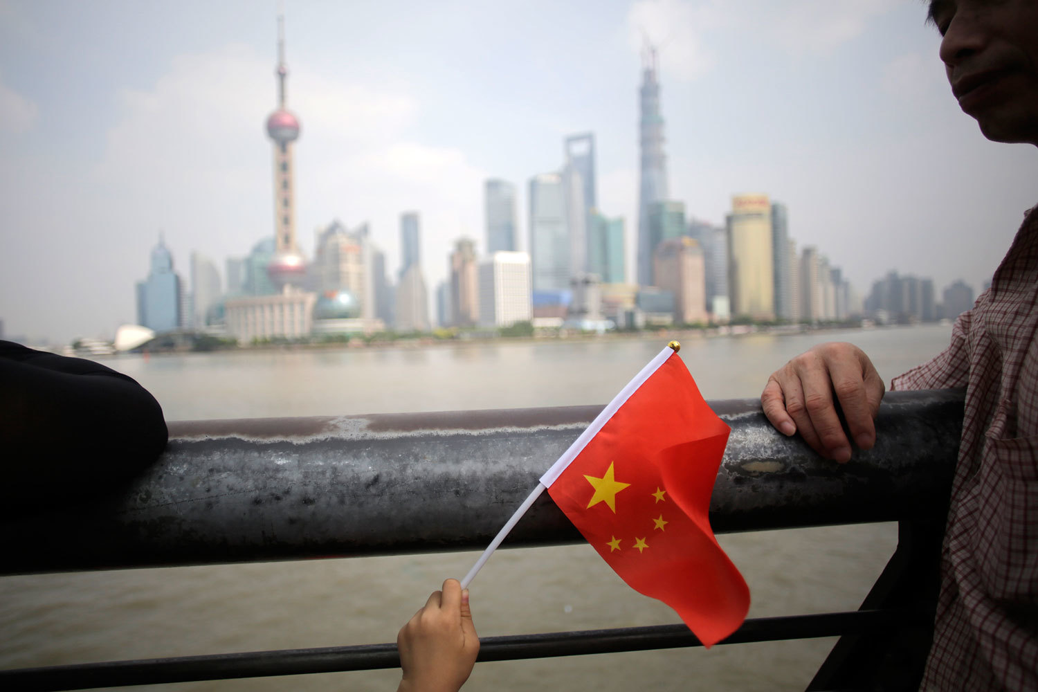 Валютные резервы Китая сократились до минимума за шесть лет