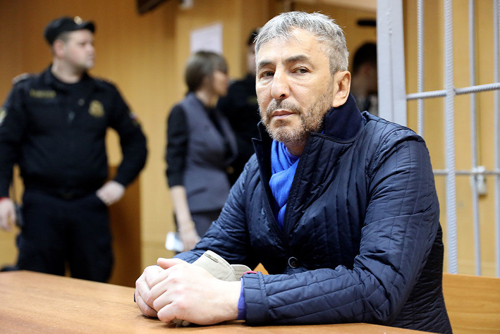 Суд рассматривал дело в особом порядке и без допроса свидетелей, так как Джабраилов признал вину