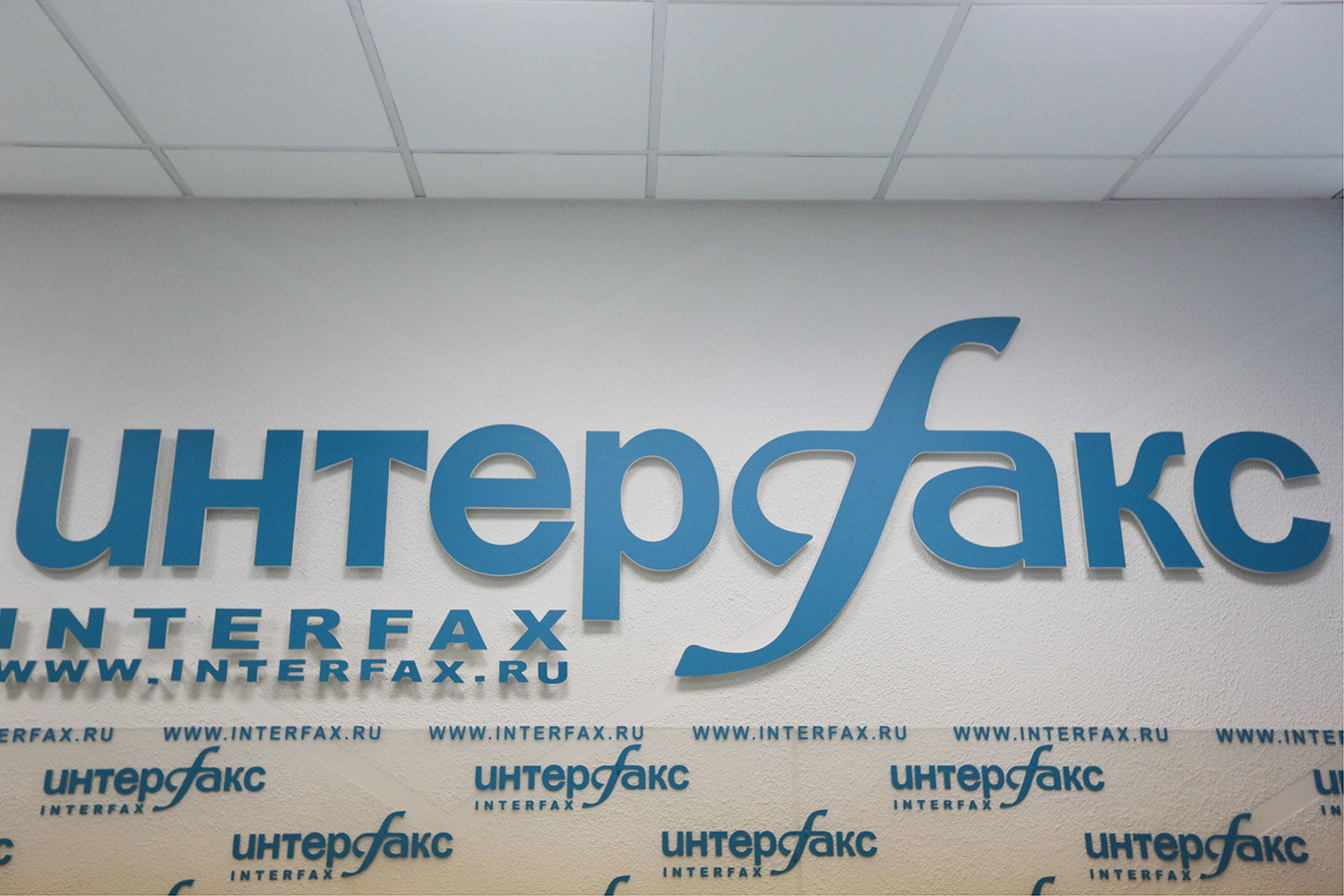 Атаковавший «Интерфакс» вирус указывал, что не стоит пытаться самостоятельно расшифровать файлы, и требовал заплатить выкуп в 0,05 биткойна ($285 по вчерашнему курсу), для чего приглашал на специальный сайт в сети Tor