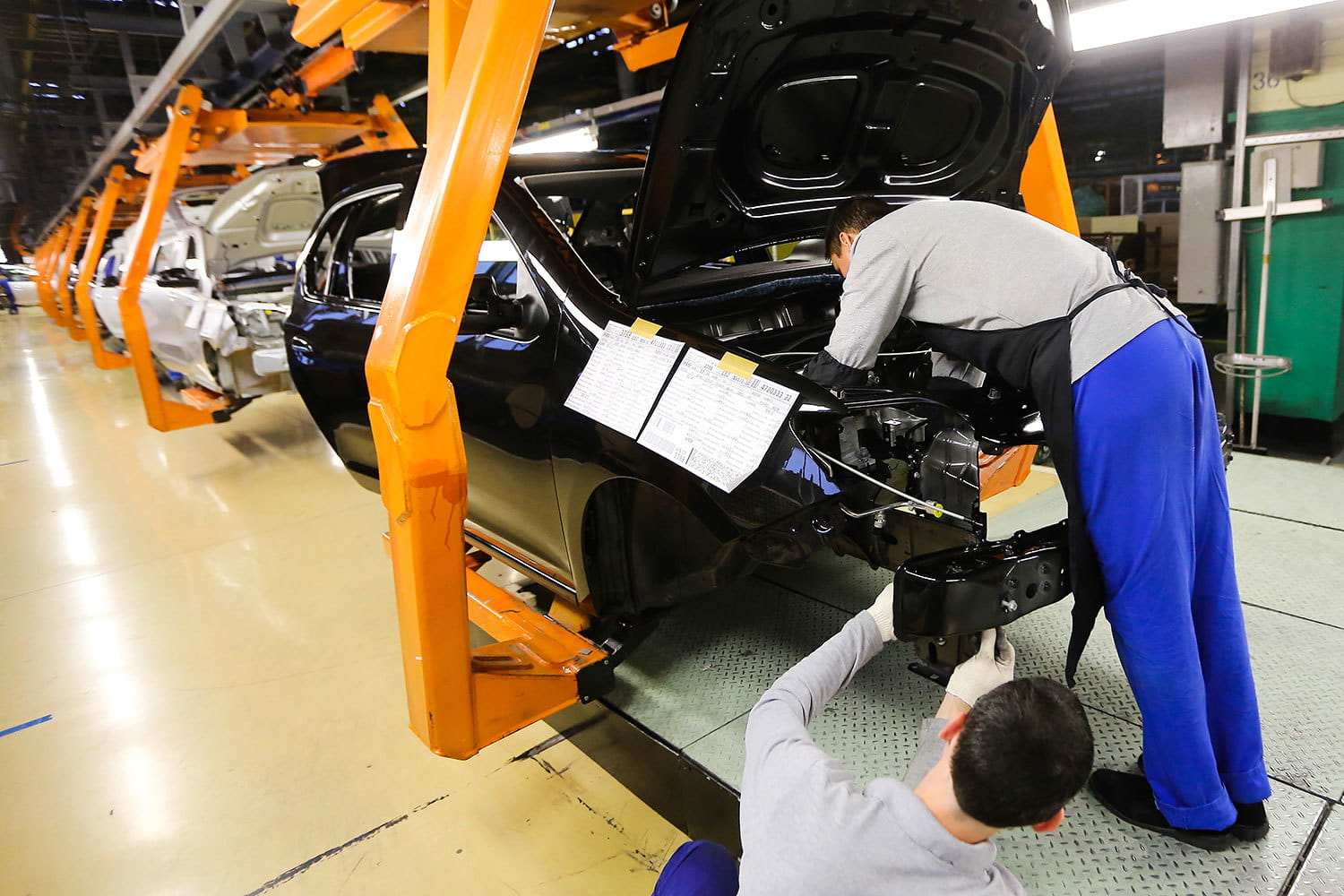 График производства зависит от полученных заказов и выполнения плана производства на текущий месяц