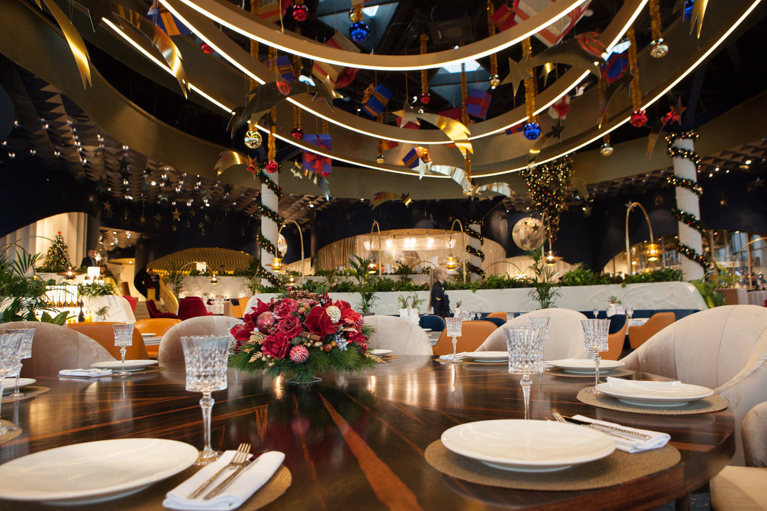 Панорамный ретроресторан «Восход» открылся в парке «Зарядье» в начале октября