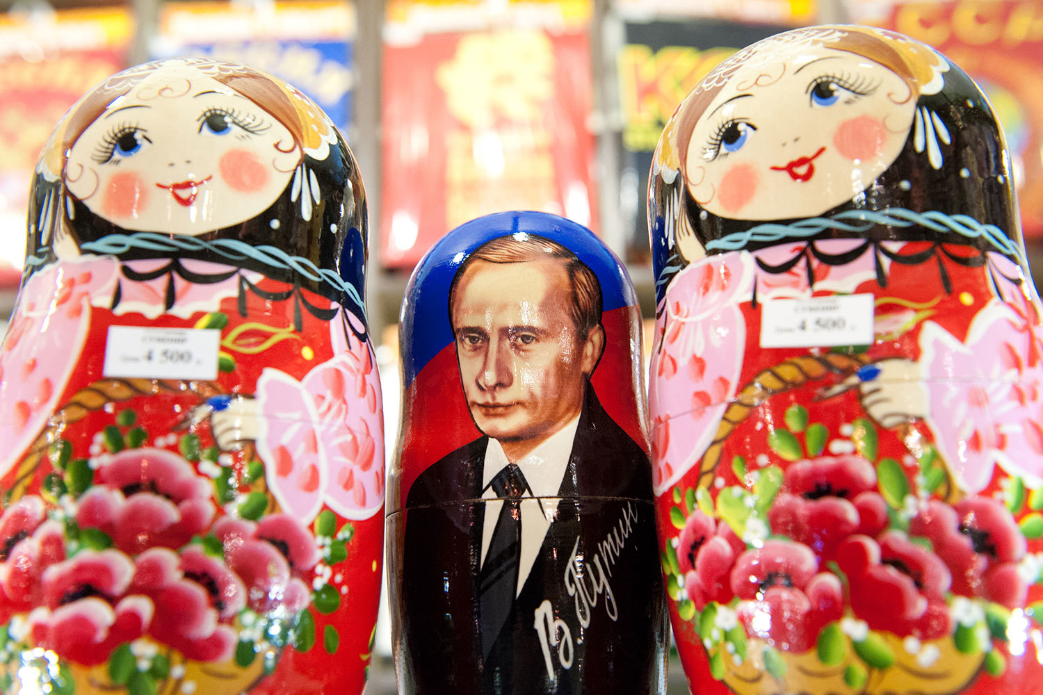 Спикер Совета Федерации Валентина Матвиенко назвала примитивными матрешки, которые она увидела на ярмарке в центре Москвы, и заявила о намерении поручить каждому сенатору в течение года зарегистрировать по одному бренду региона