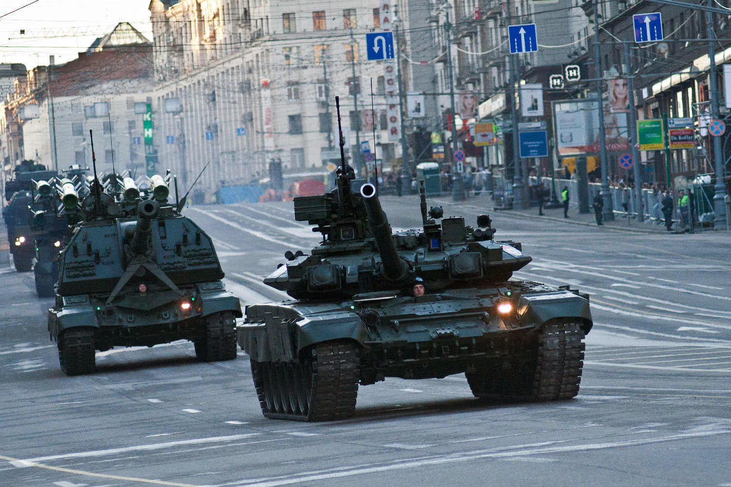 Ранее на праздничные мероприятия Тверскую перекрывали лишь на несколько часов, теперь планируют – на несколько дней