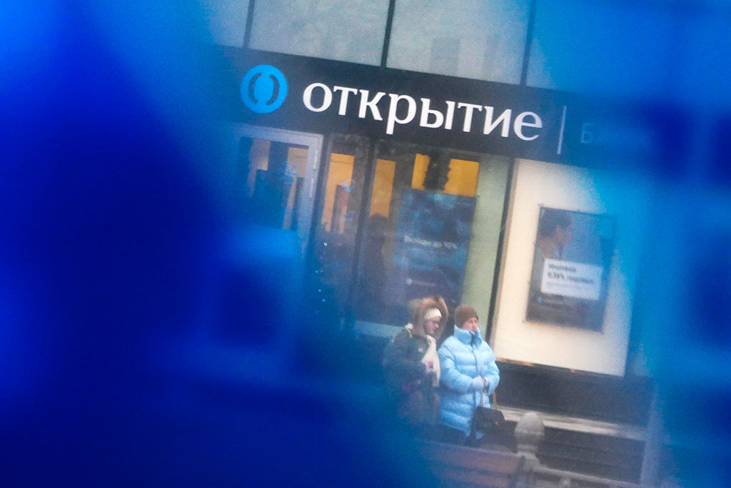 ЦБ в конце августа забрал «ФК Открытие» в свой Фонд консолидации банковского сектора, но лишь на прошлой неделе стал владельцем 99,9% акций банка. Доли прежних акционеров банка («Открытие холдинг») были размыты