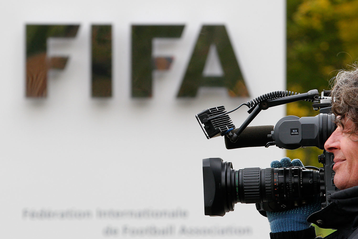 FIFA подписала контракт на трансляцию матчей чемпионата мира по футболу