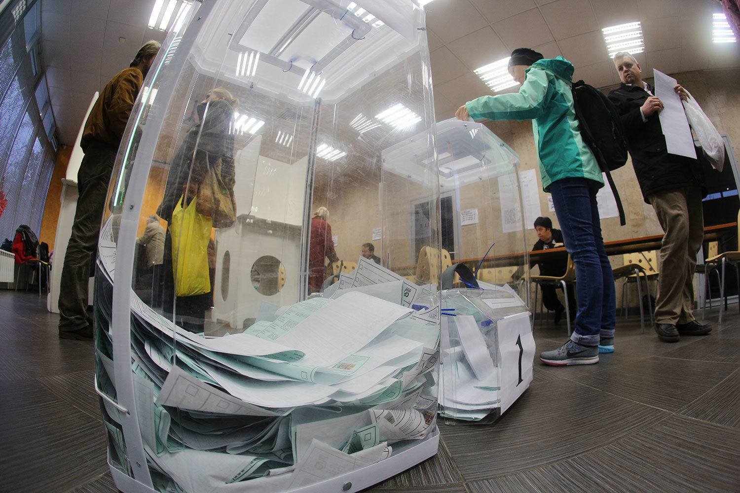 Муниципальные выборы 2017 г. в Москве пройдут при низкой явке, а оппозиции будет сложно мобилизовать своего избирателя, говорится в докладе Агентства политических и экономических коммуникаций