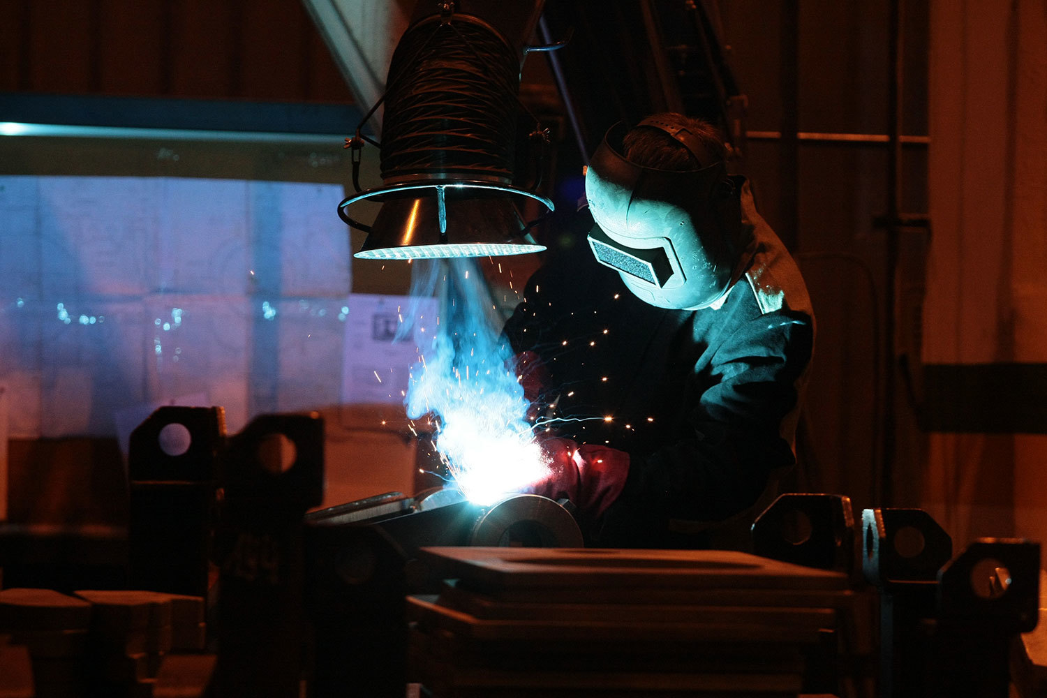 ООО «Кировский завод газовые технологии» (КЗГТ, входит в ОАО «Кировский завод») вложило в разработку и производство автоматических газонаполнительных компрессорных станций (АГНКС) 200–300 млн руб.