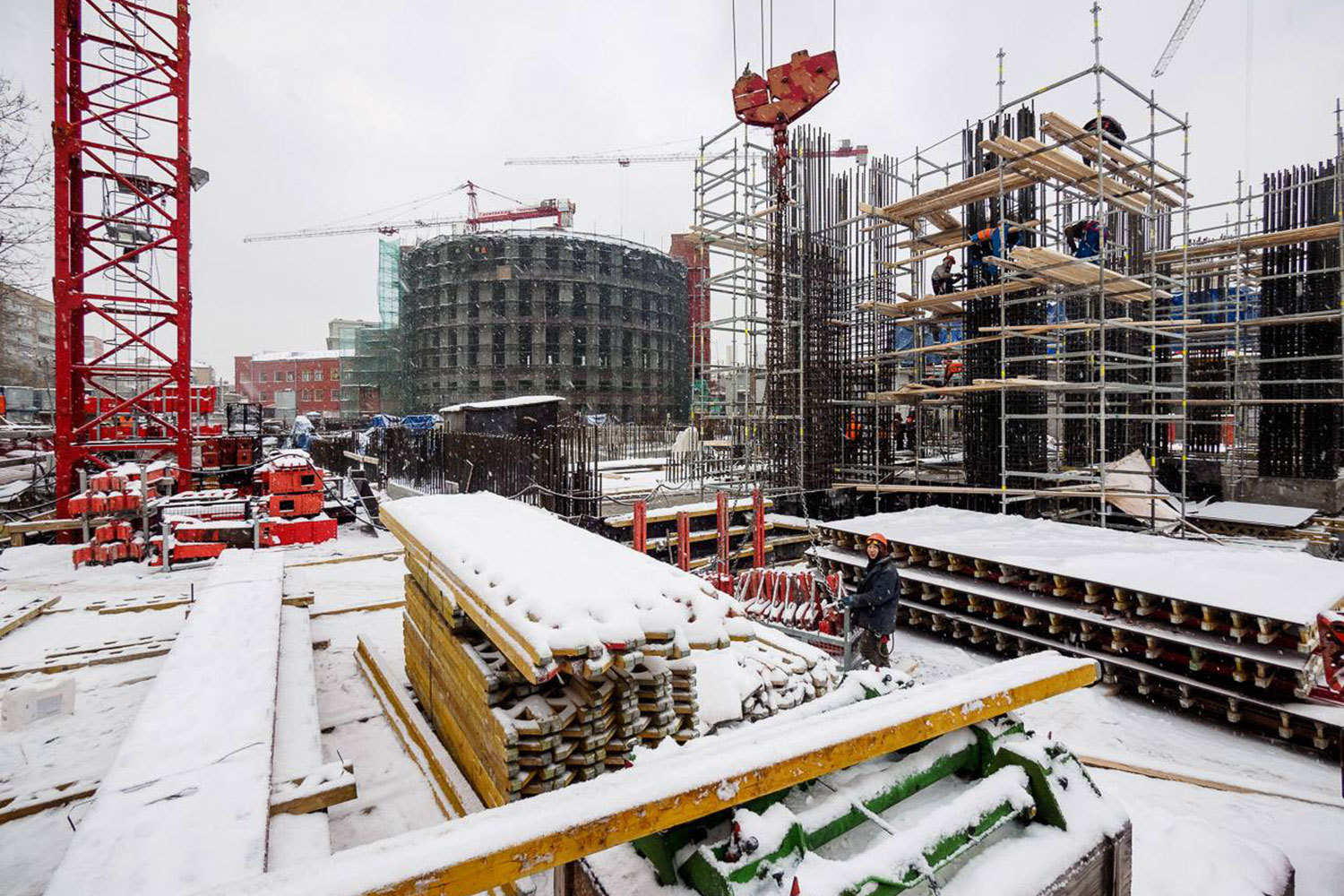 MR Group Романа Тимохина и Виктора Лабуздко – один из крупнейших девелоперов в Московском регионе: ее портфель – около 5 млн кв. м.