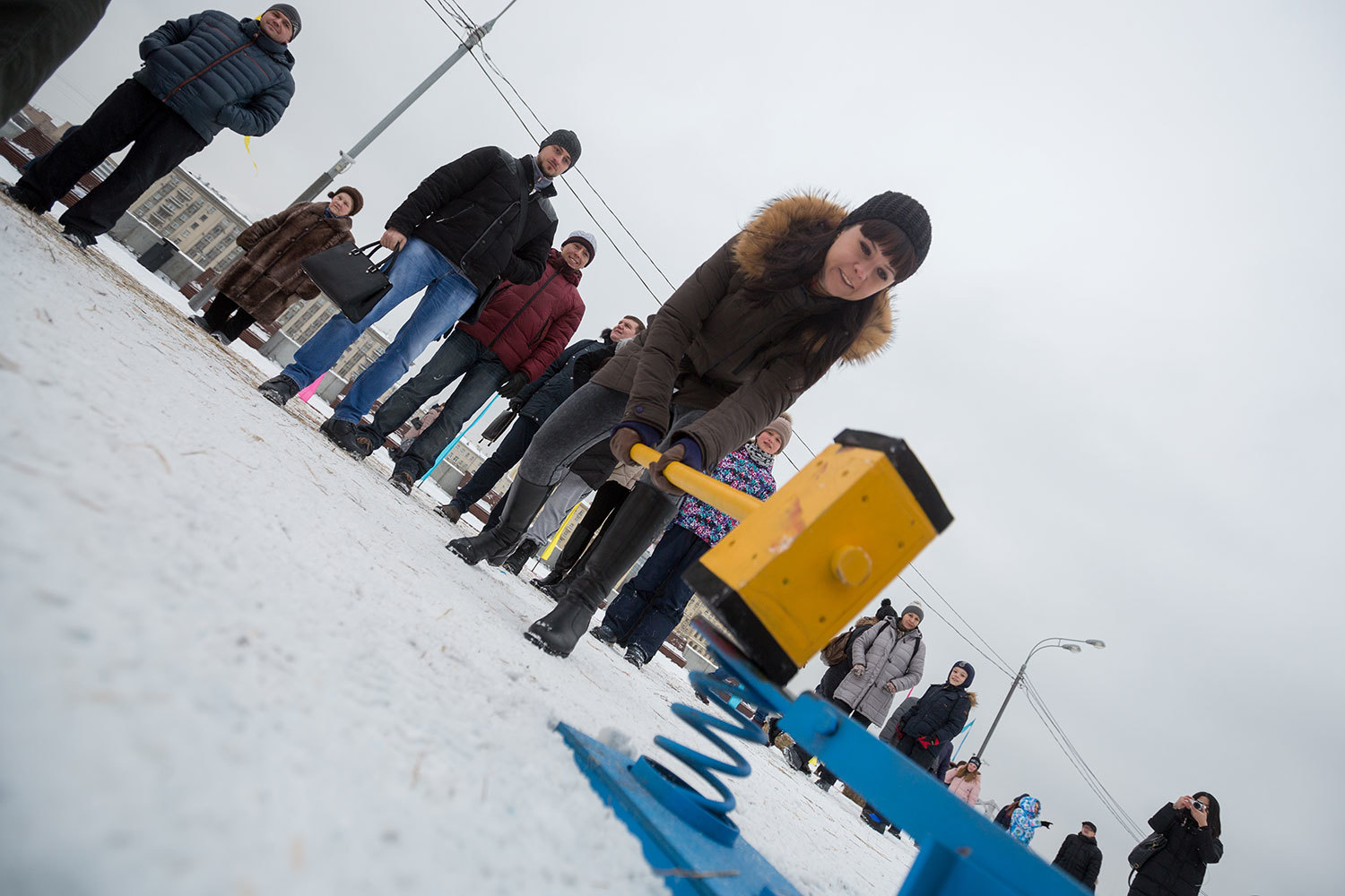 Также на многих площадках проводят традиционные народные игры и масленичные хороводы