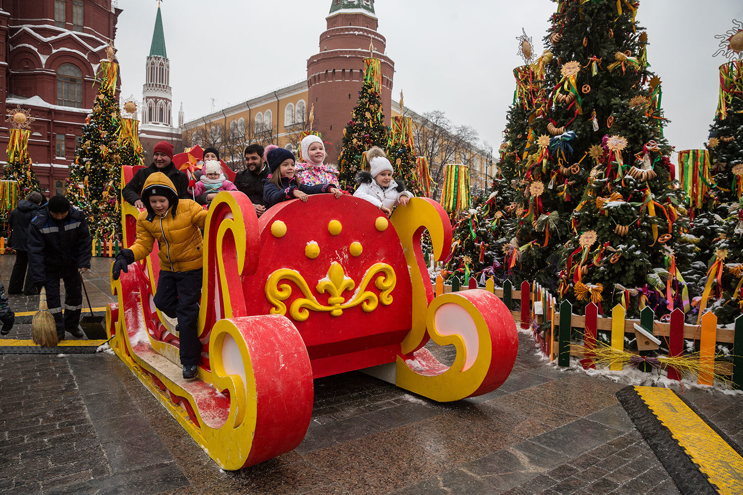 Также в рамках «Московской Масленицы» показывают спектакли, участвующие в фестивале «Золотая маска»