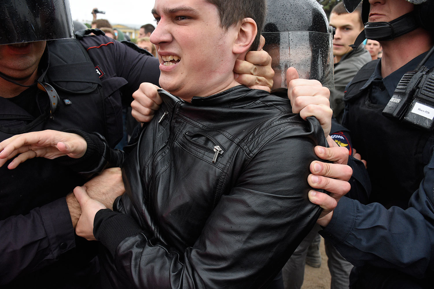 Многие из задержанных были арестованы исключительно за то, что мирно  воспользовались своими правами на свободу собраний и выражения мнений