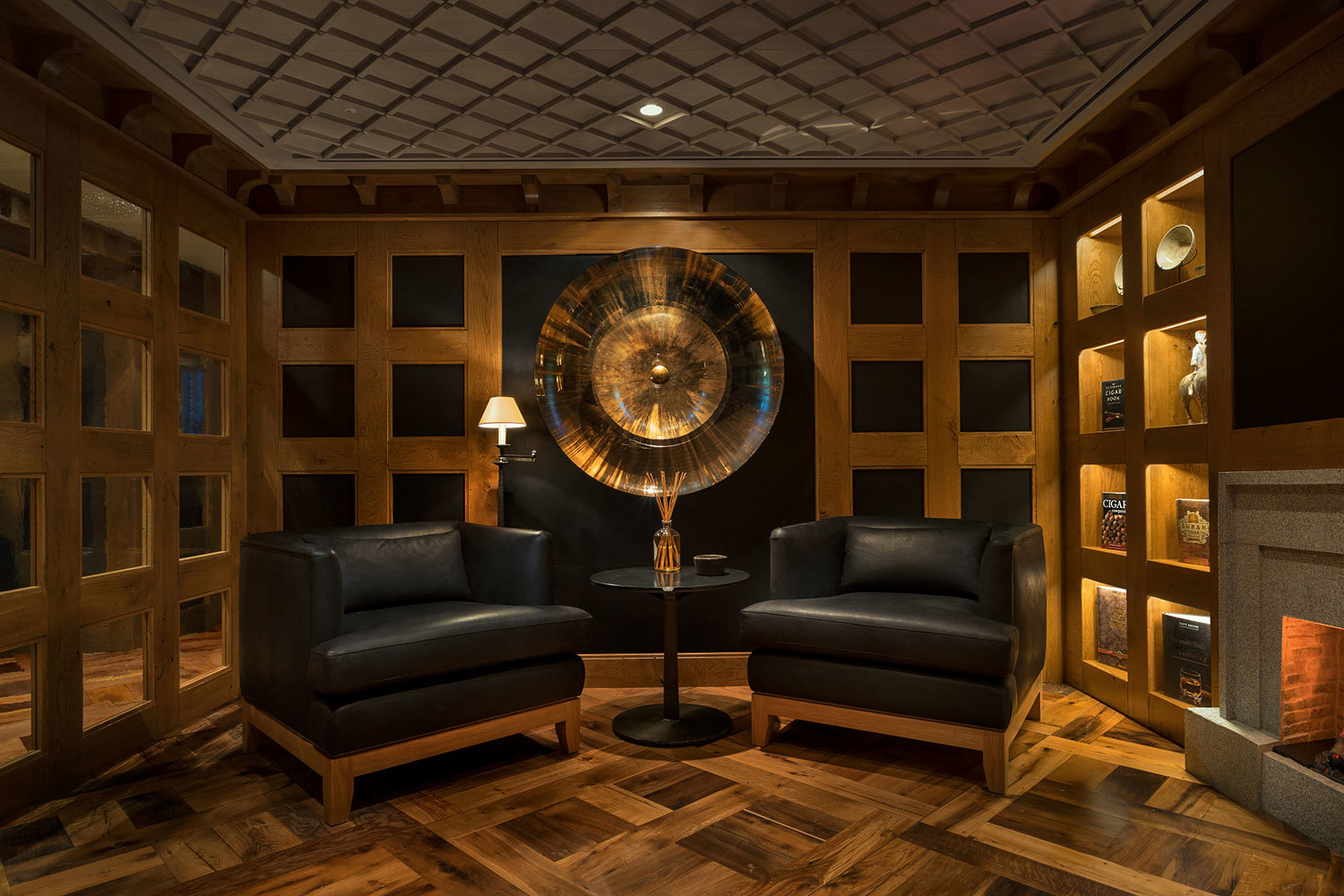 Реновация продлилась два сезона. Сначала были обновлены ресепшен, бар, ресторан и номера, затем спа и фитнес-центр. На фото: сигарная комната