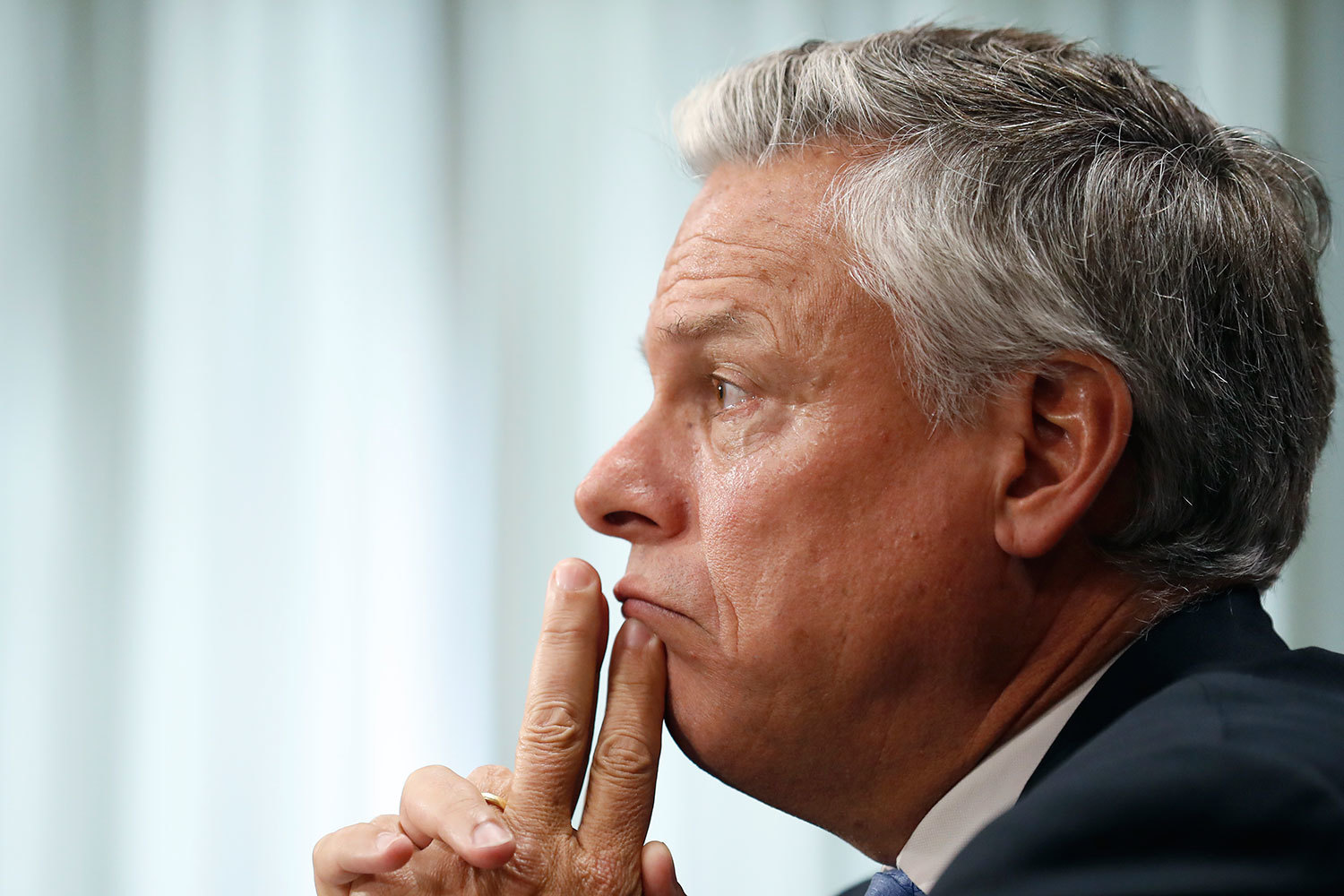 Хантсман (на фото) уверен, что деловые связи станут основой для улучшения отношений России и США