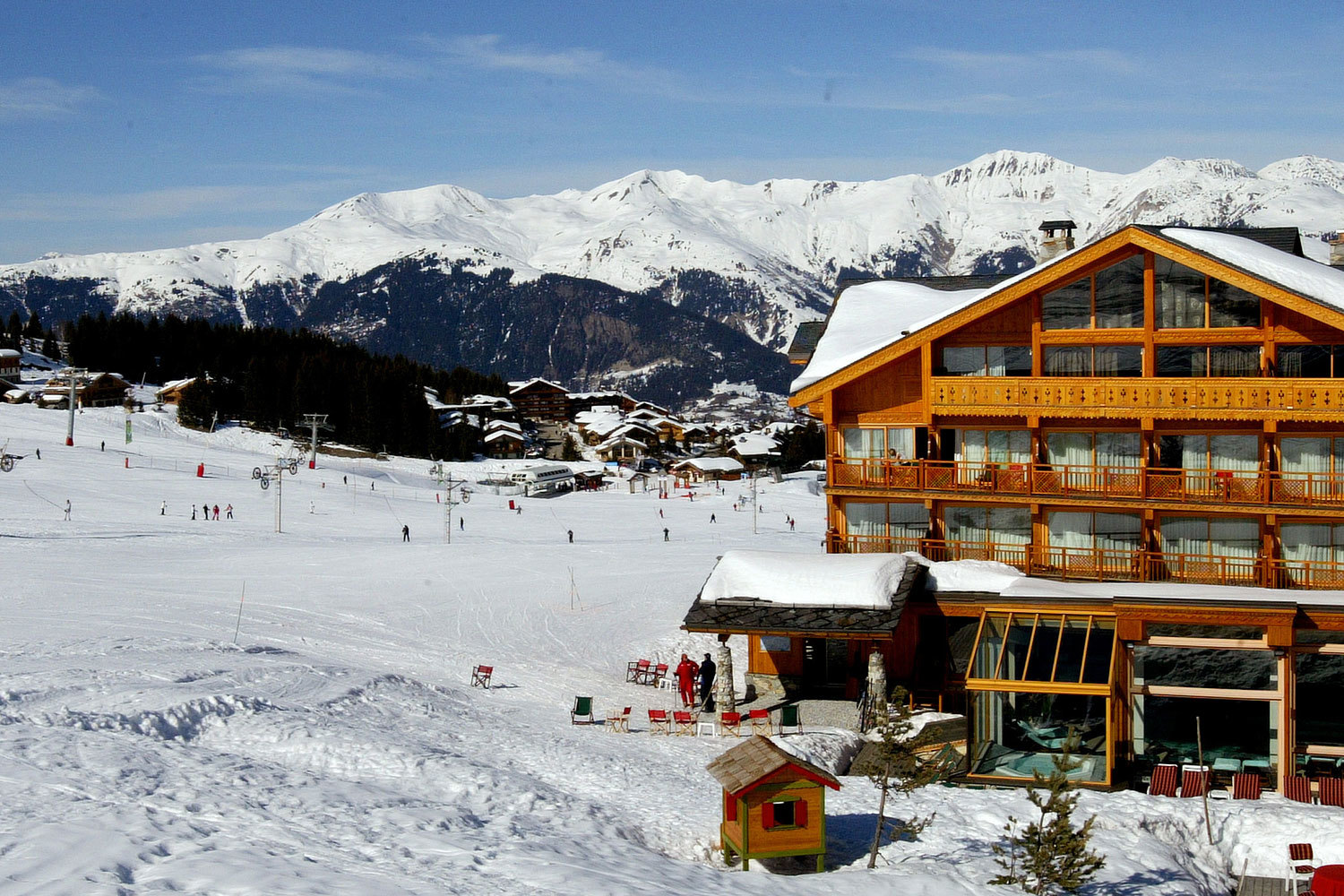 Предполагается, что мужские соревнования пройдут в Куршевеле, женские – в Мерибеле