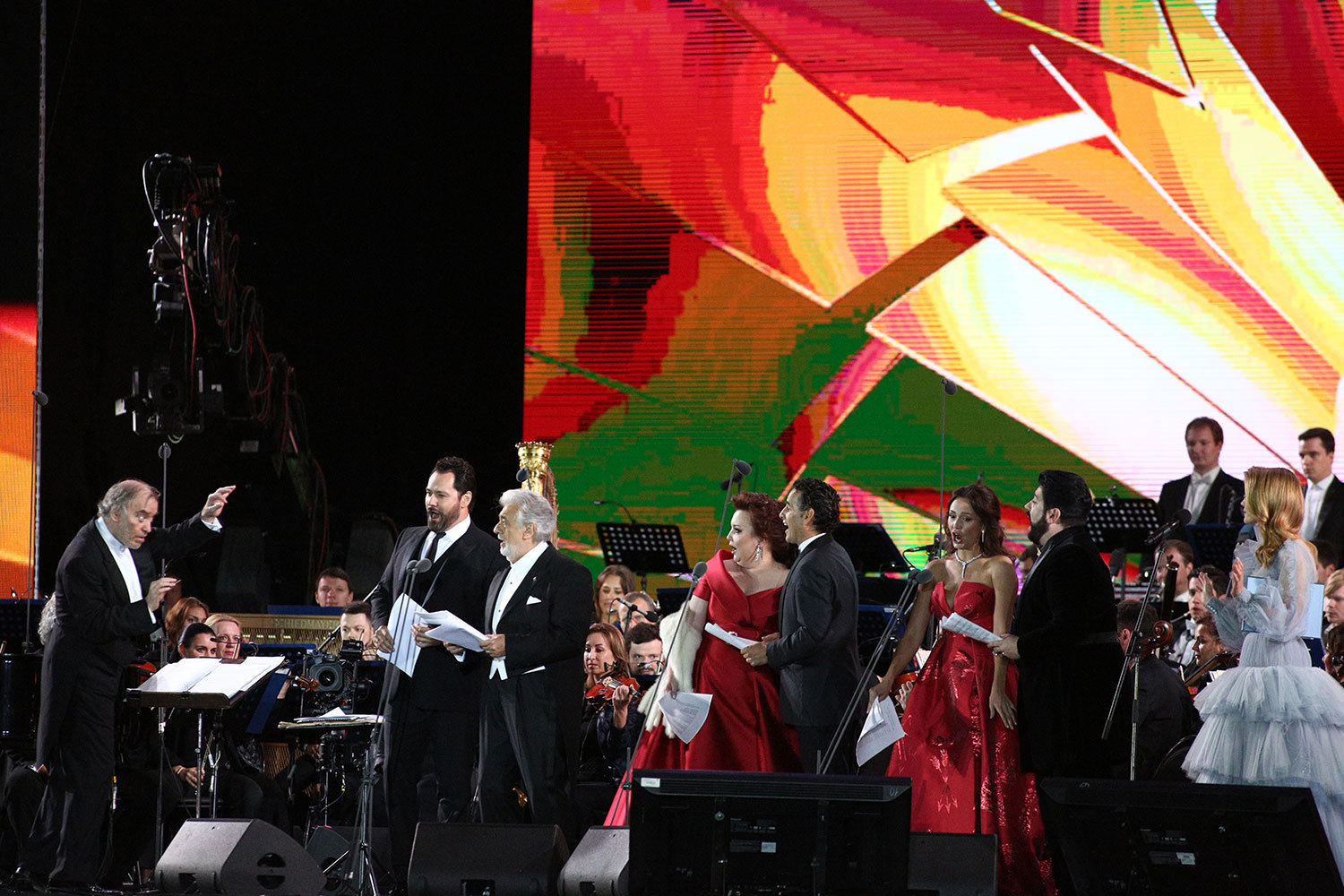Концерт звезд мировой оперной сцены, посвященный чемпионату мира по футболу