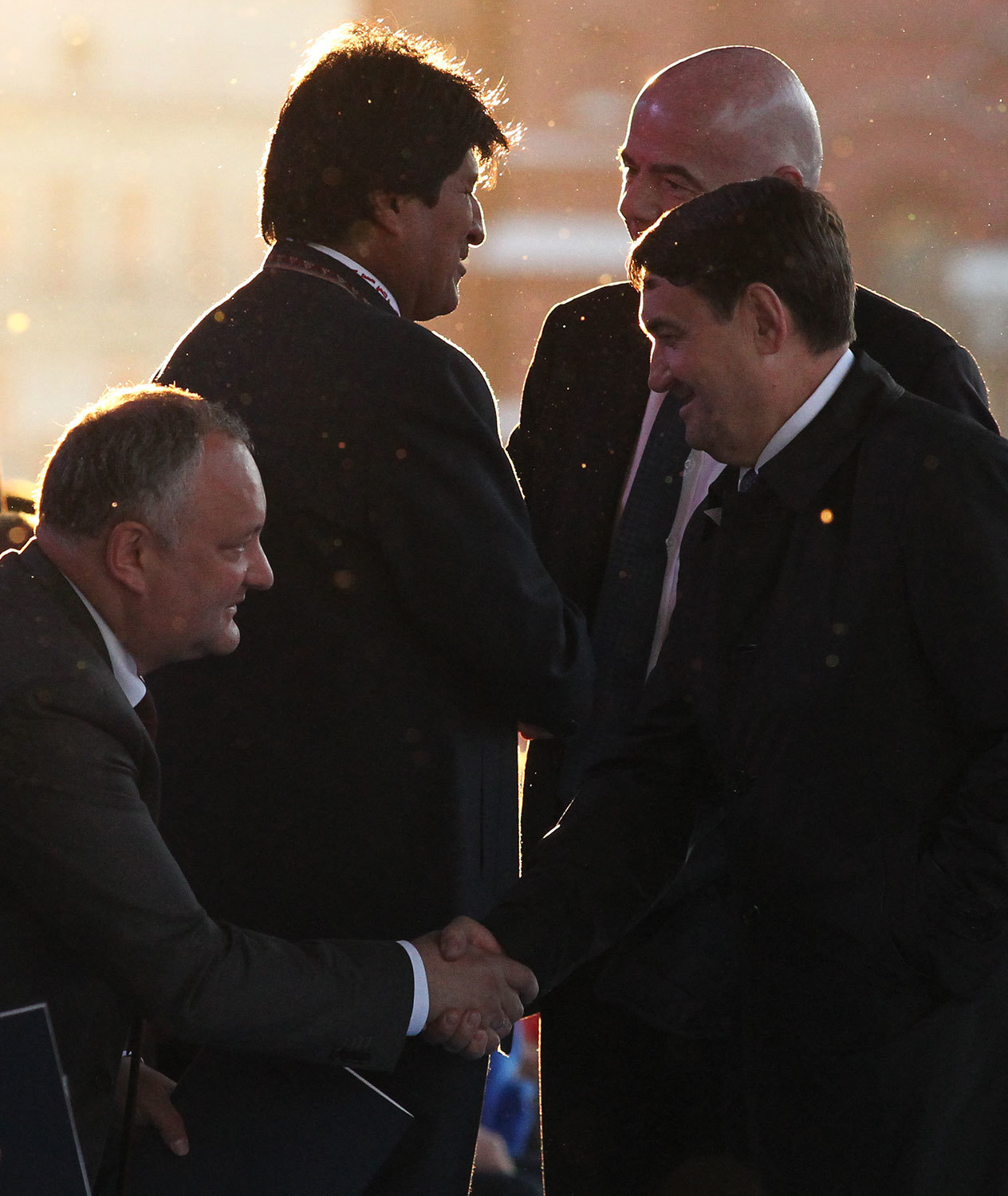 Президент Молдавии Игорь Додон, помощник президента Игорь Левитин, президент Боливии Эво Моралес и президент FIFA Джанни Инфантино (на фото слева направо, снизу вверх)