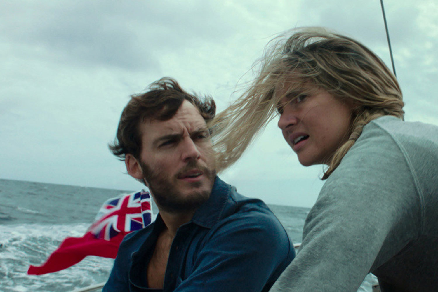 В триллере «Во власти стихии» героев всего двое, их играют Шейлин Вудли и Сэм Клафлин 