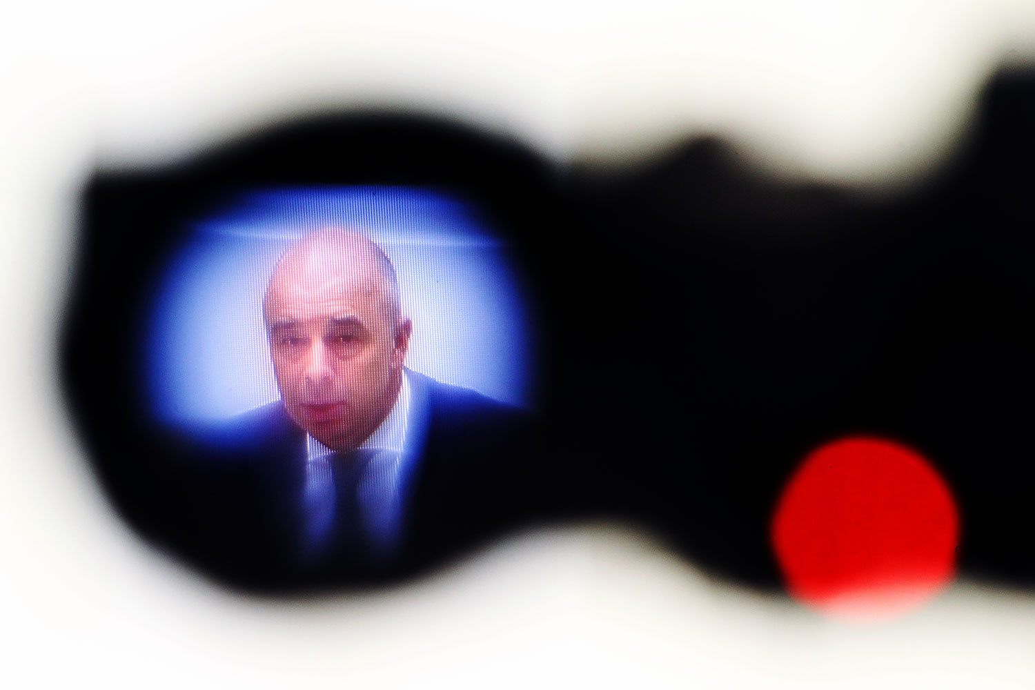 Министр финансов  Антон Силуанов в окуляре видеокамеры на заседании Совета Федерации