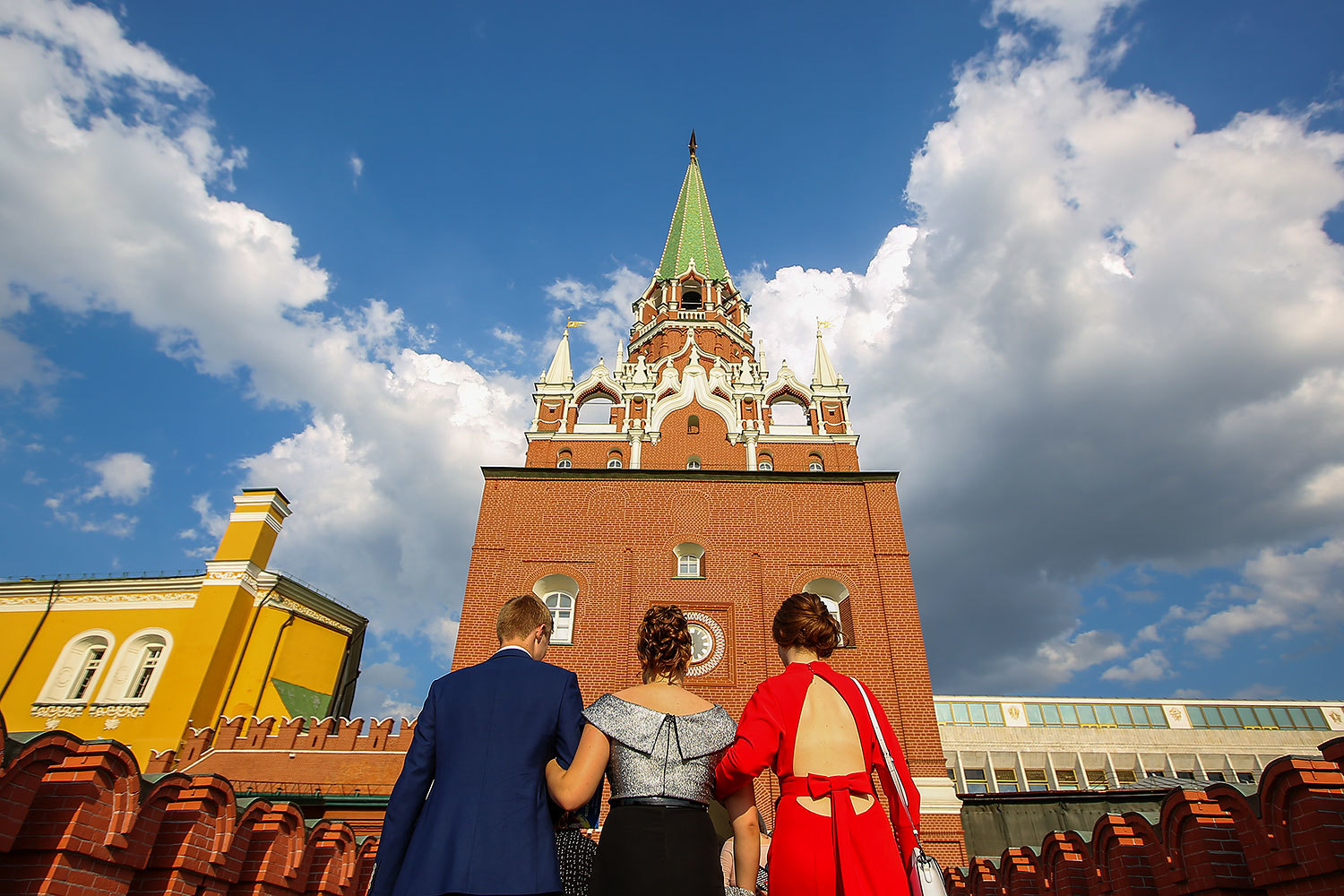 Выпускники школ у Кремля