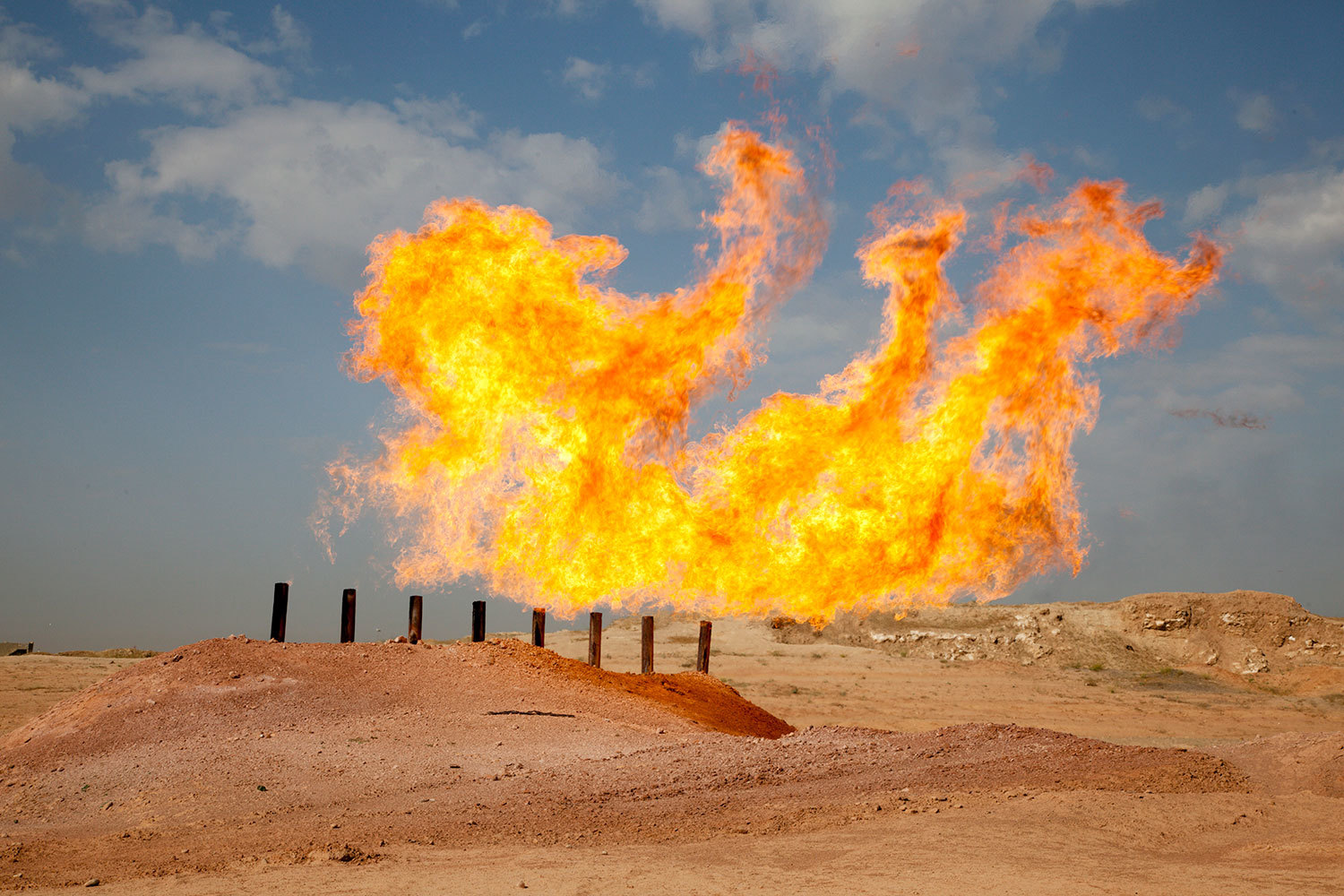 «Роснефть» договорилась с правительством Иракского Курдистана о покупке 80%-ной доли в пяти месторождениях региона, суммарные запасы которых – около 670 млн баррелей, говорилось в сообщении компании