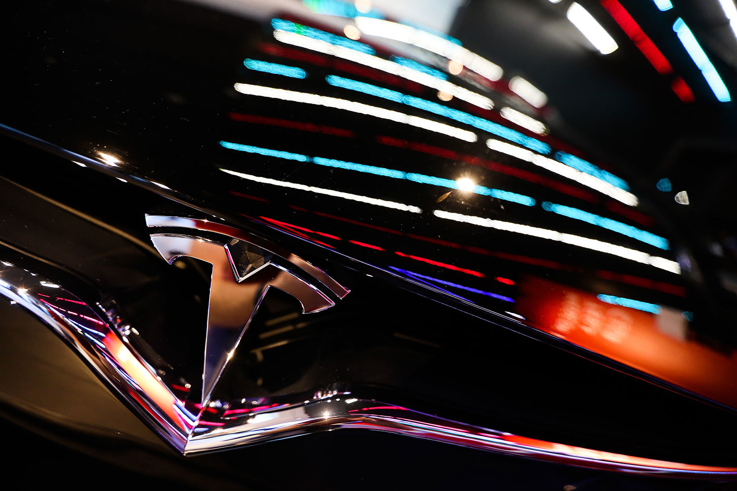 Взять напрокат Tesla Model S можно на 3 дня за 120 000 руб.