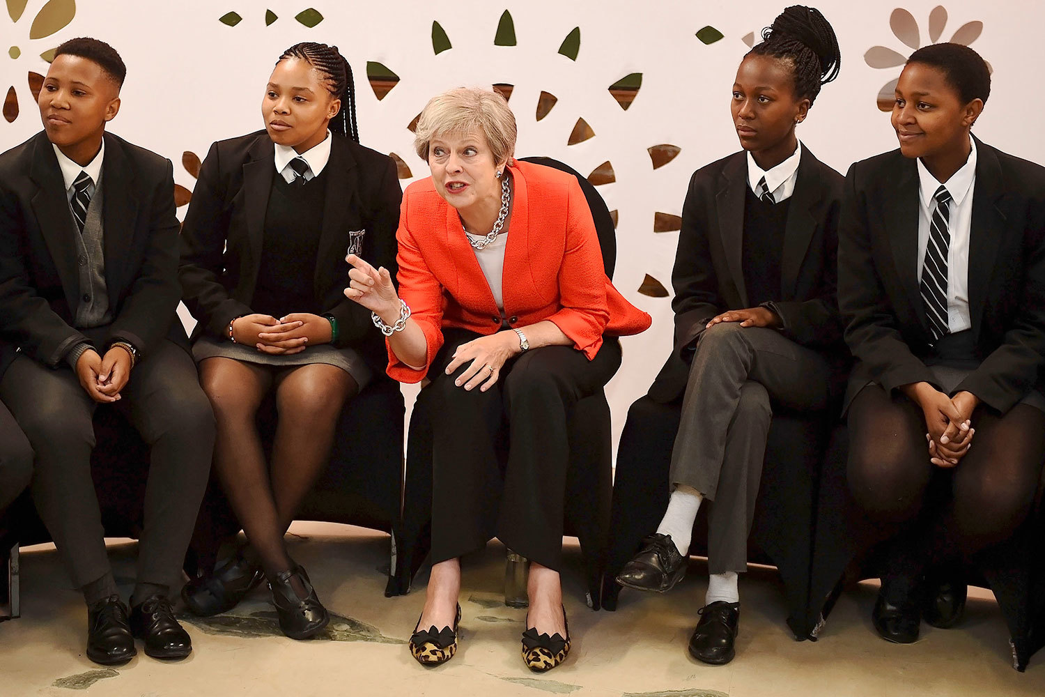 В рамках своего первого африканского турне премьер Великобритании Тереза Мэй посетила ЮАР и Нигерию
